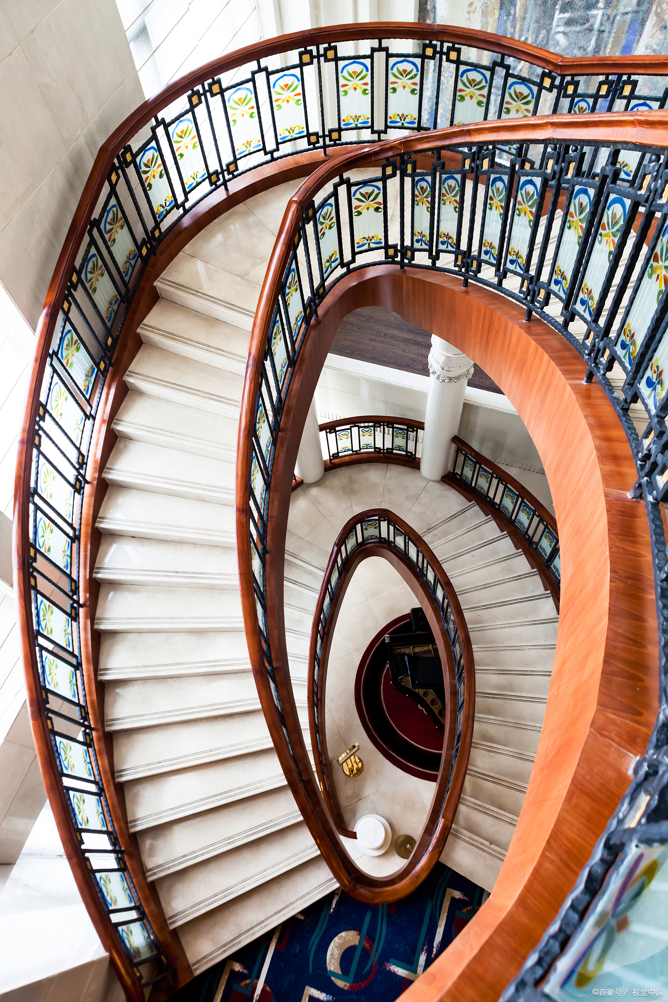 室内钢板旋转楼梯螺旋楼梯讲解