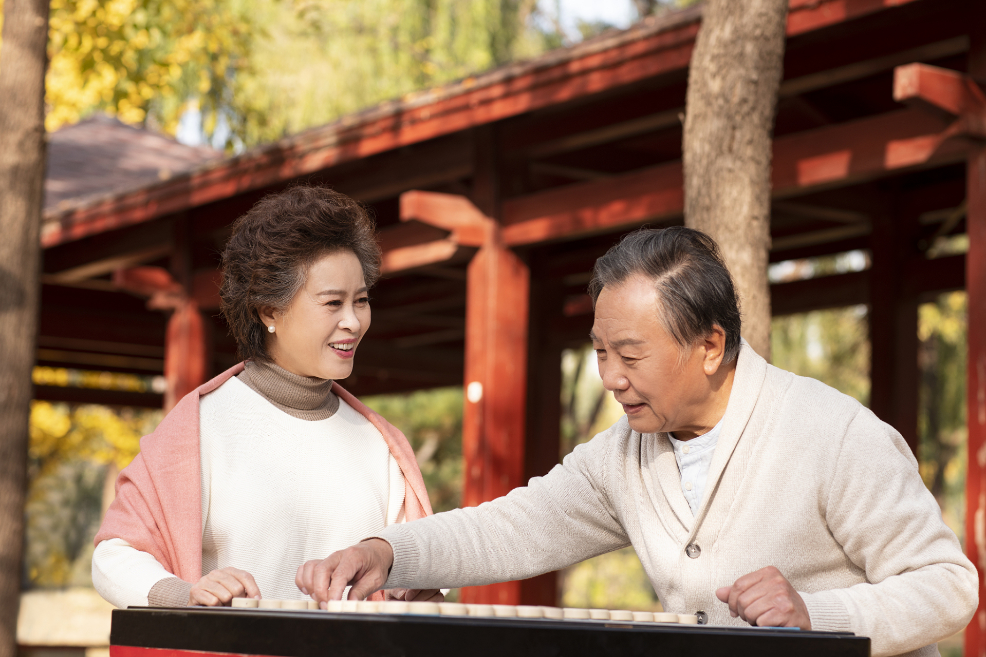 1979年,演员廖学秋在外拍戏6个月,满心欢喜想给老公一个惊喜,不料