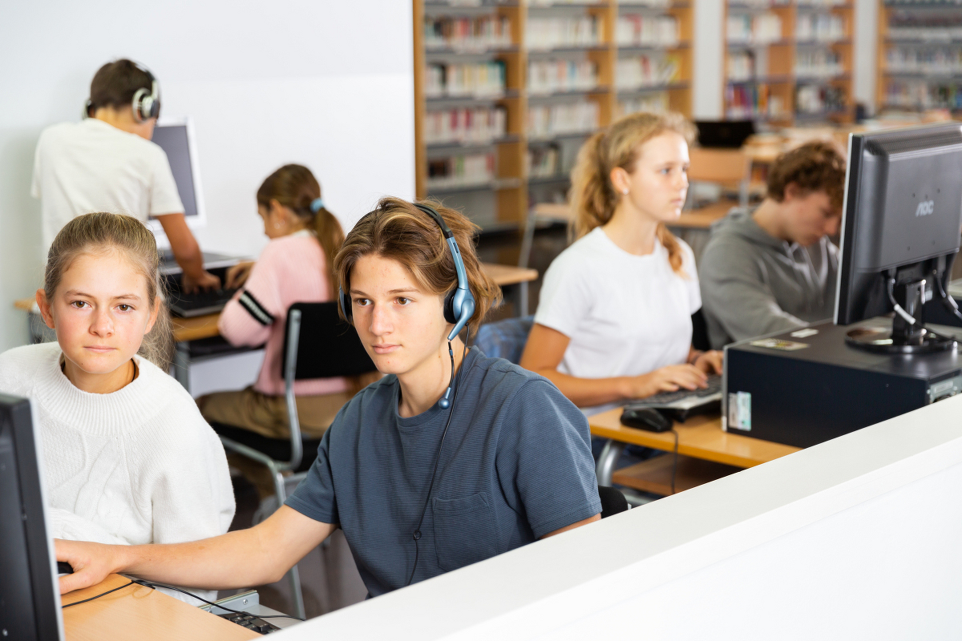 英语专业就业面很广,取消英语不现实 英语专业属于外国语言文学类