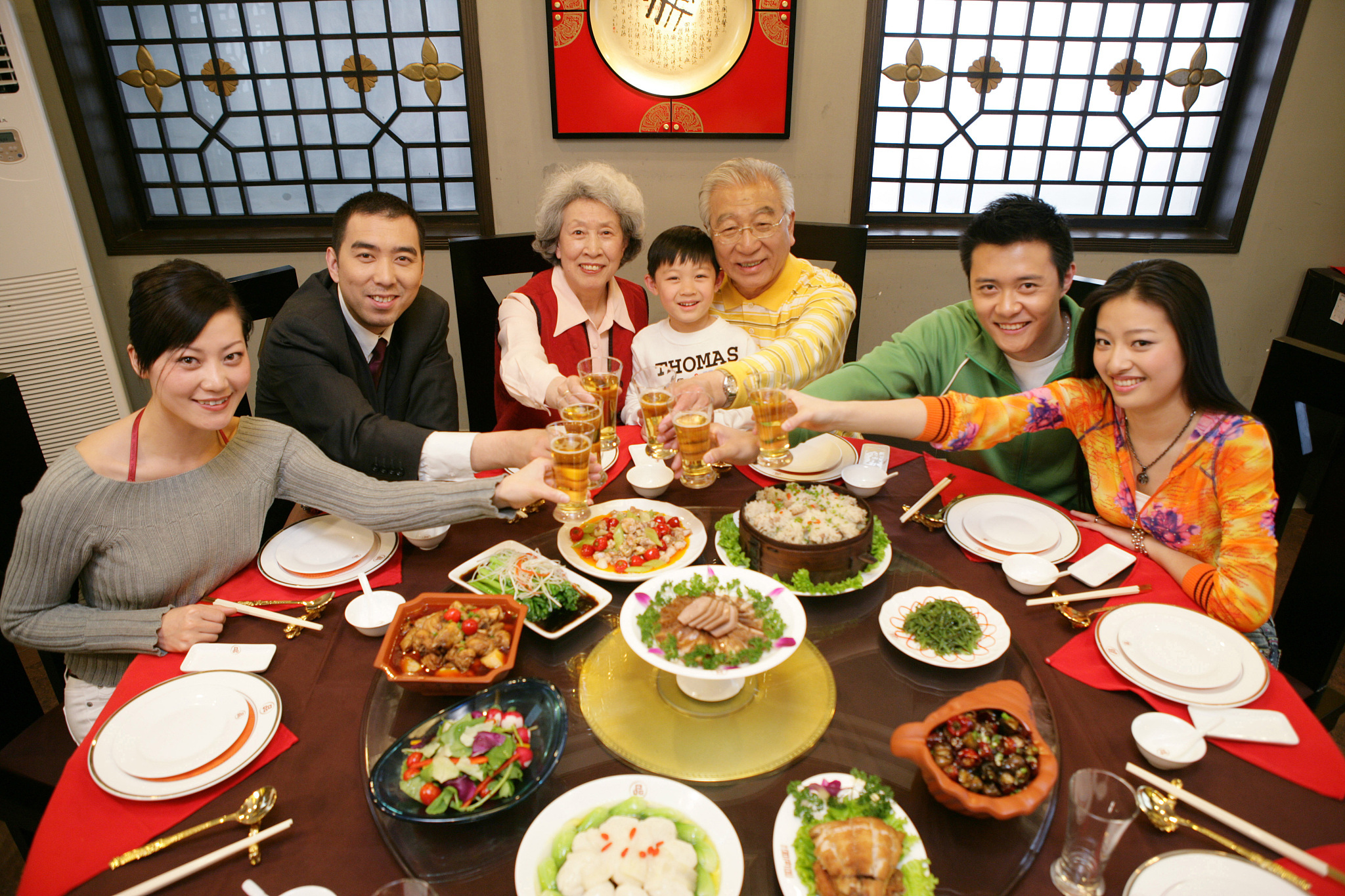 新年家庭聚餐图片