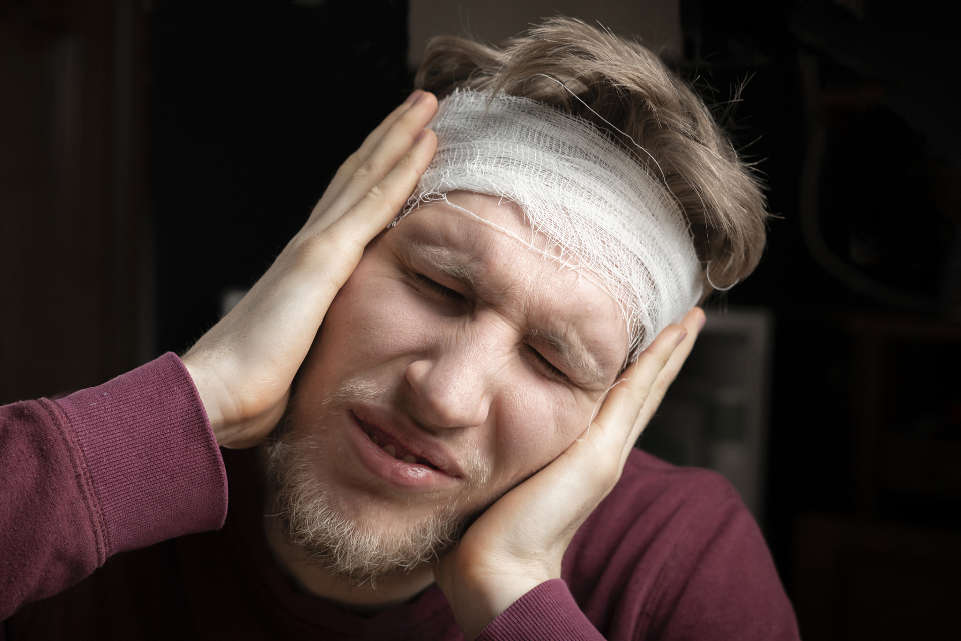 不自主的面部肌肉收缩,通常表现为脸部肌肉的抽搐或抽筋