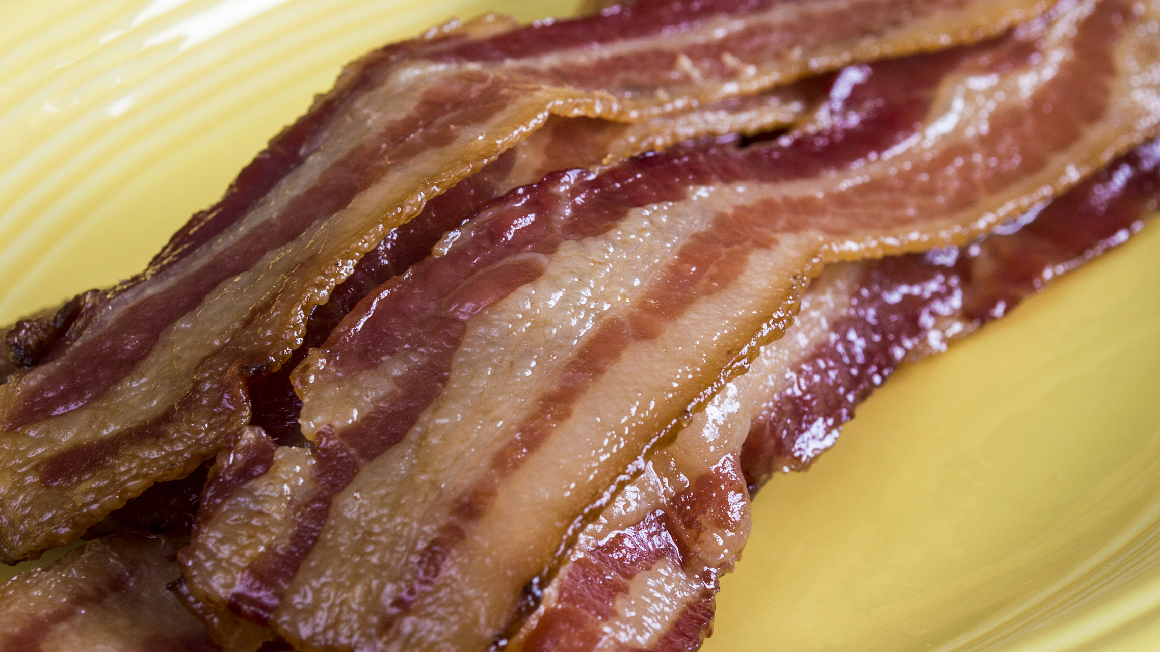 万源老腊肉是四川省万源市的一道传统美食,以其独特口感和历史背景而