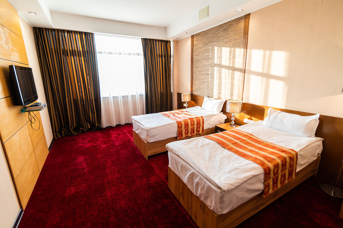 以下是一些在重庆既方便又实惠的住宿地点推荐