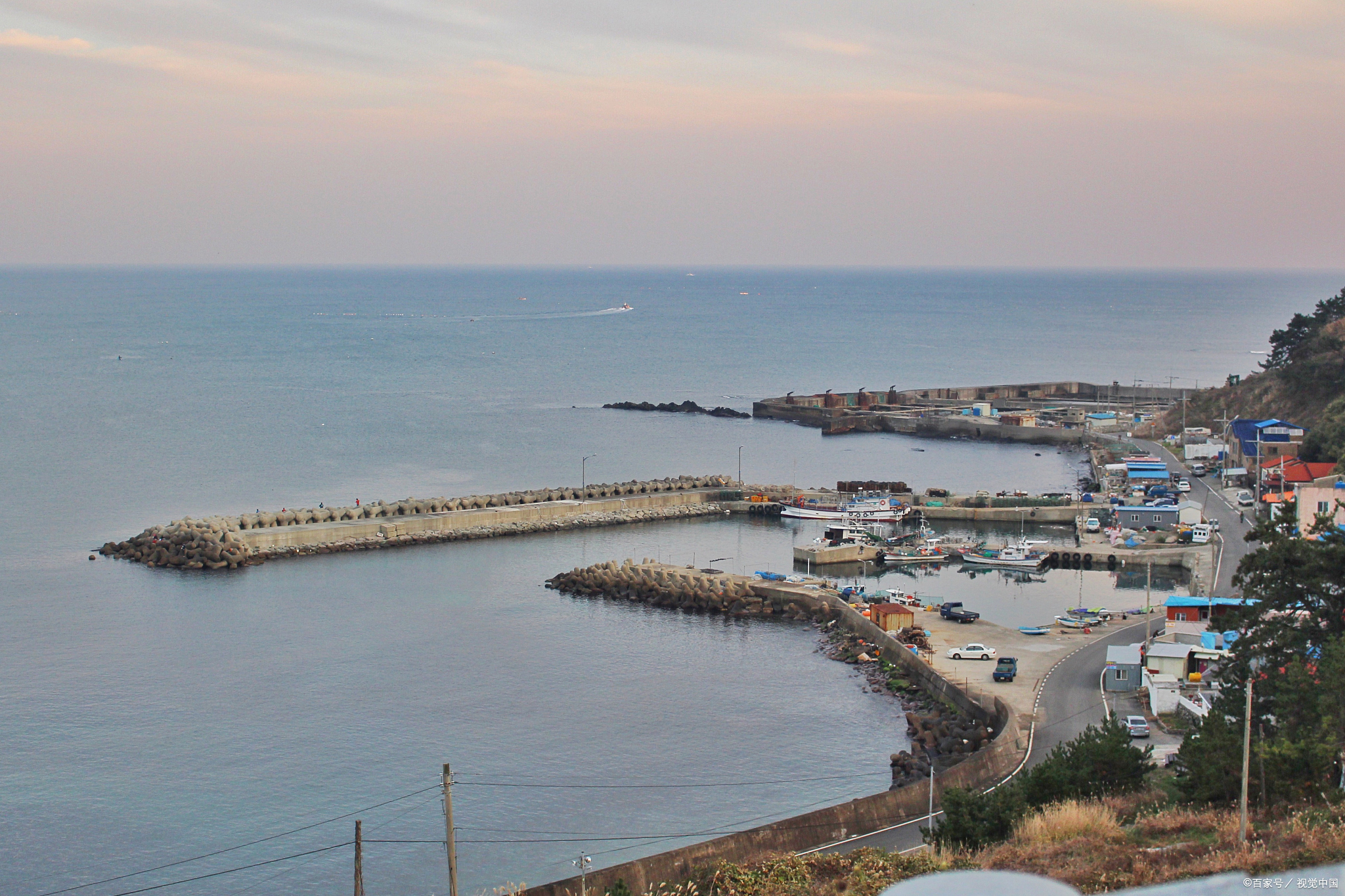 坛南湾:位于福建平潭海坛岛东南,海岸绵延22公里,环境优美无污染.