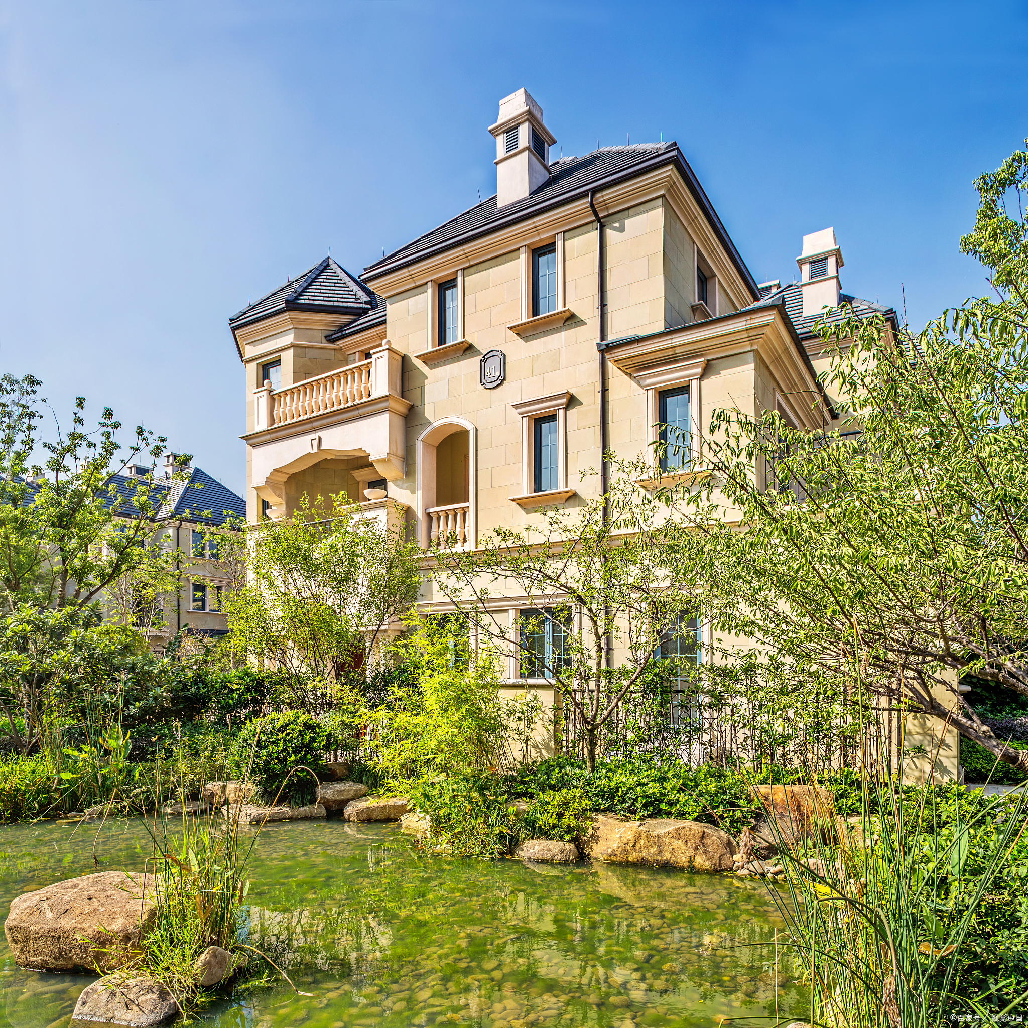 上海豪宅楼盘又现"日光":高端市场的繁荣 融创外滩壹号院二期开盘,该