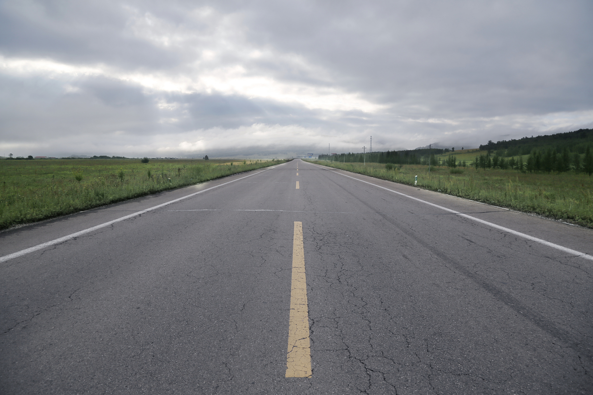 宽阔道路风景图图片