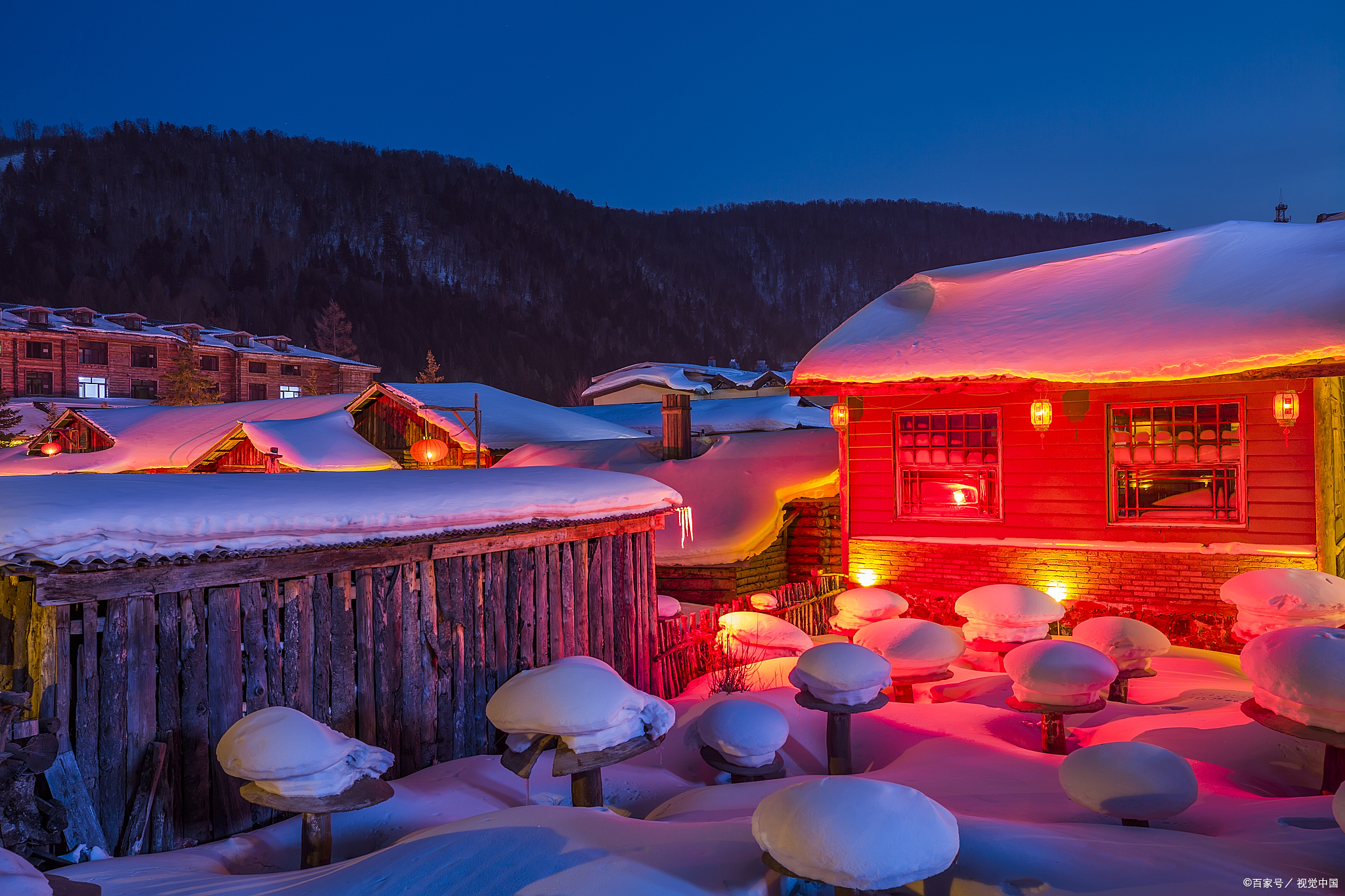 漠河,这个位于中国最北端的城市,冬天的景色美得令人心醉.