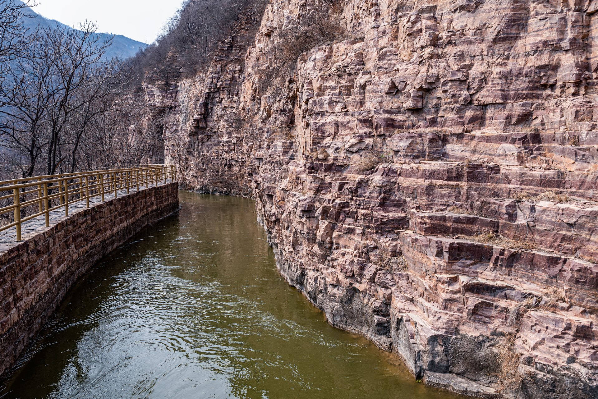 红旗渠,太行山间的璀璨明珠!自然与人工的完美结合.
