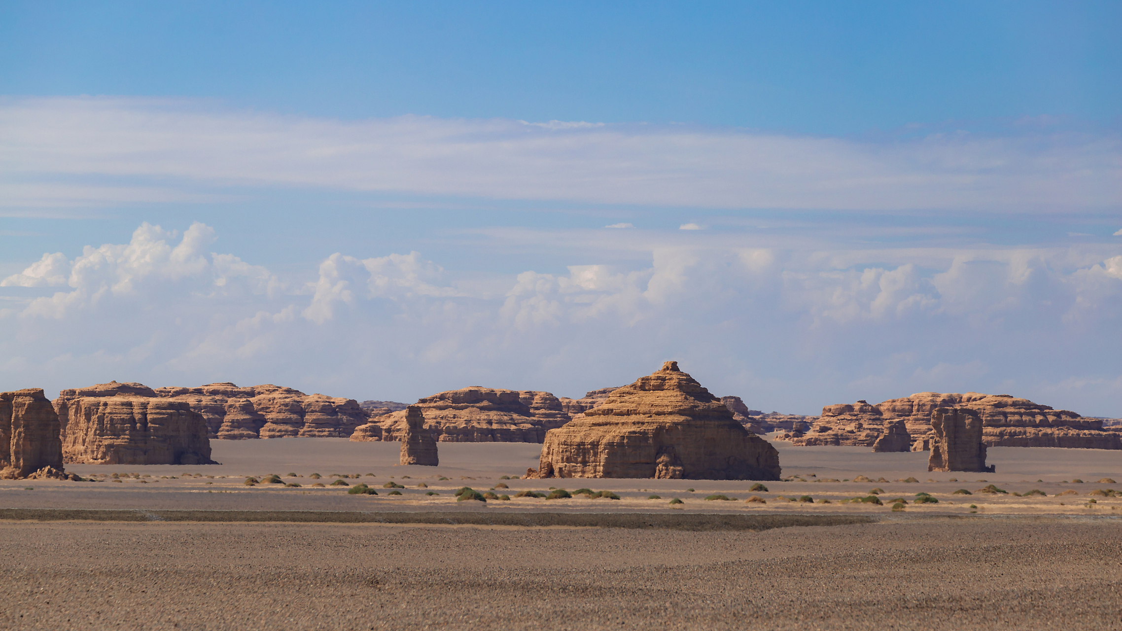 嬉行记# 敦煌雅丹龙城,作为中国西部地区的一颗明珠,历史悠久,独树一
