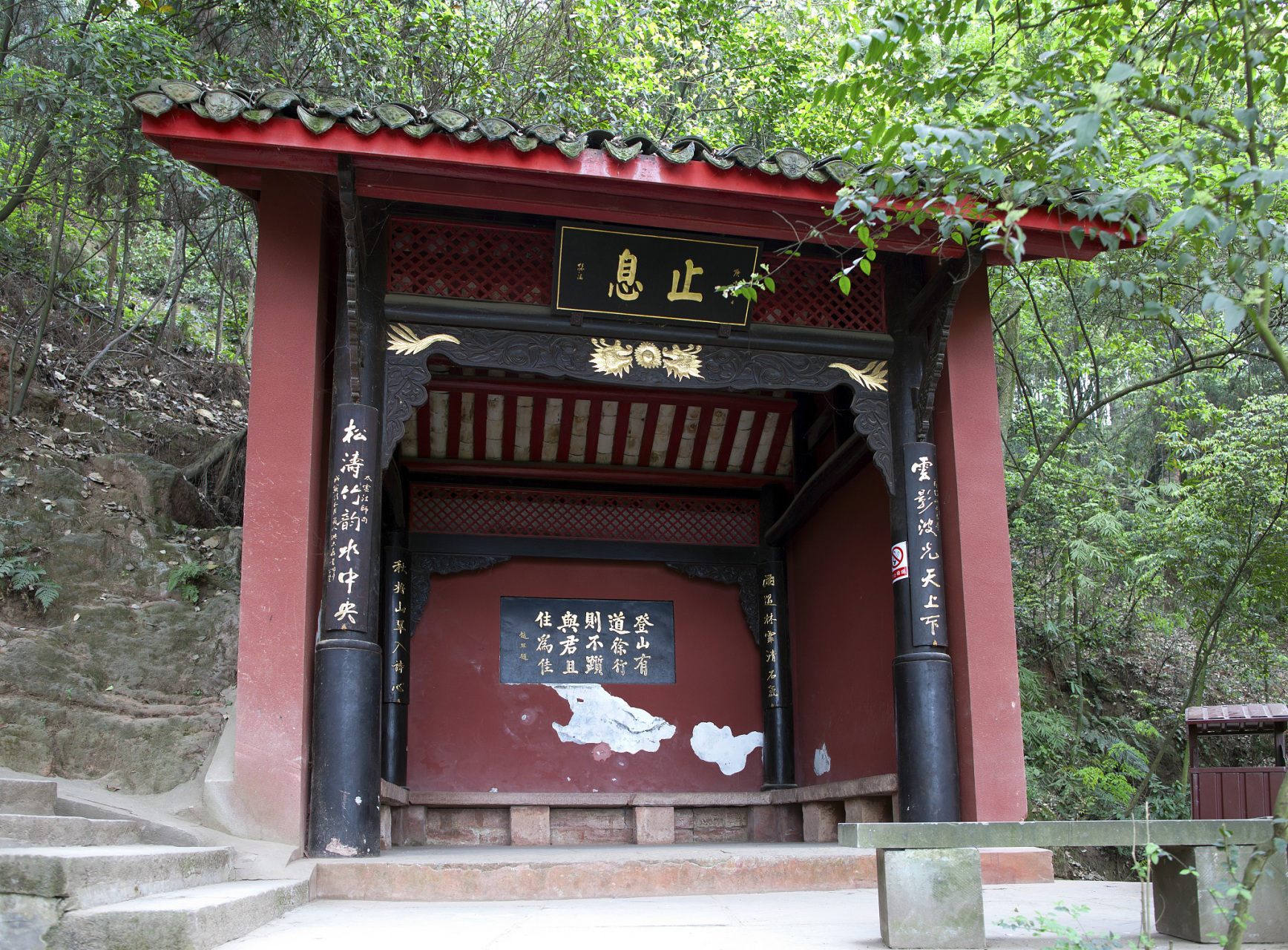 穿越时空的旅行# 乐山乌尤寺,一座融合了禅意与古韵的寺庙,让人仿佛