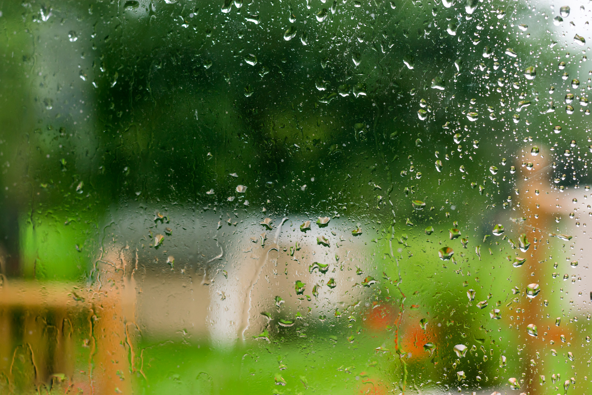 夏天下雨天的图片唯美图片