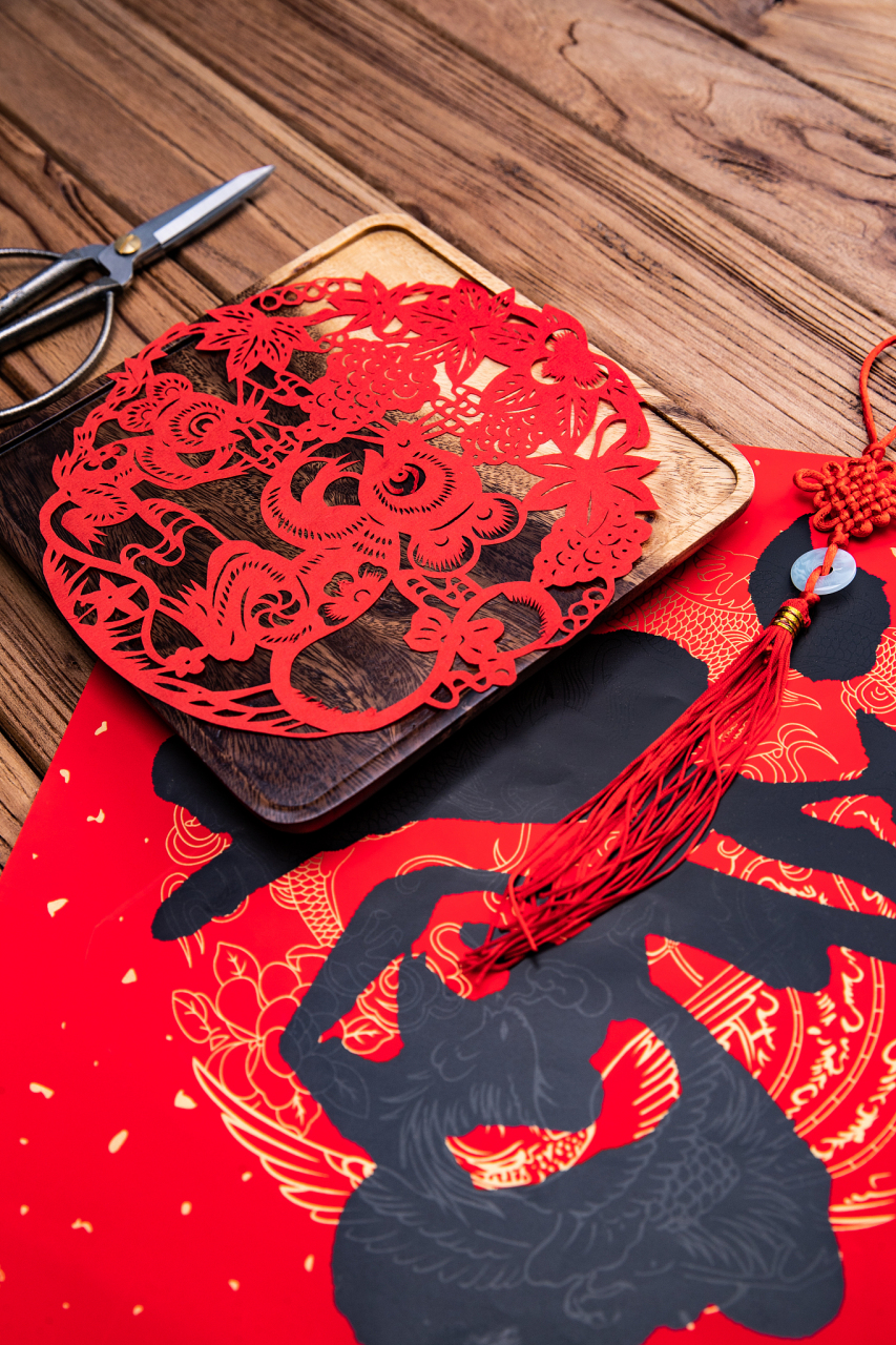 手工剪纸历史悠久,深受广大人民的喜爱.