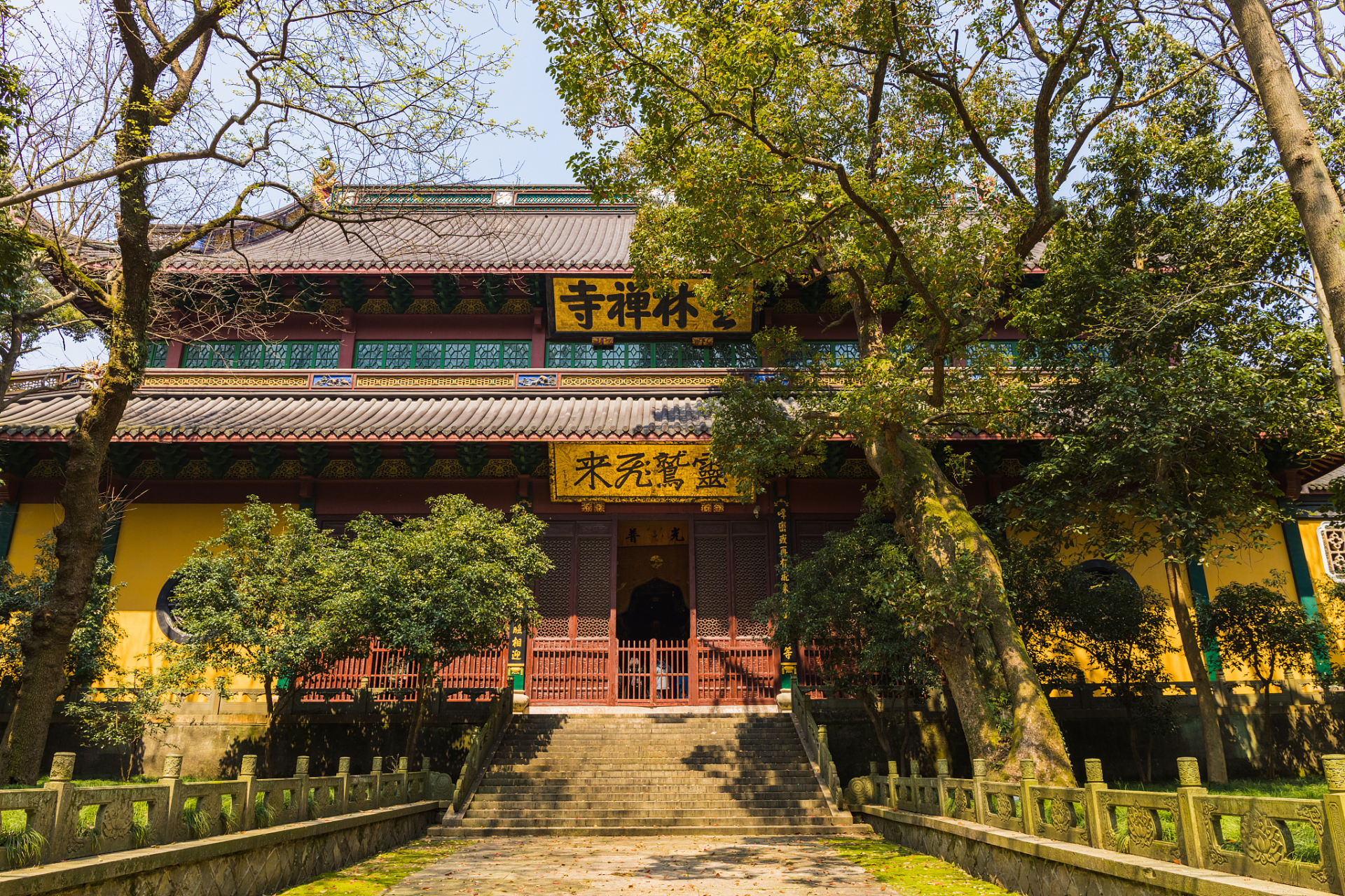 年轻人的第一柱香# 年轻人的第一炷香-----灵隐寺 灵隐寺是杭州的