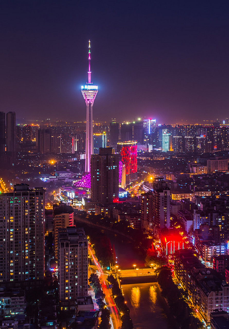 这是成都的一个标志性建筑,高度达339米,是西部地区最高的电视塔.
