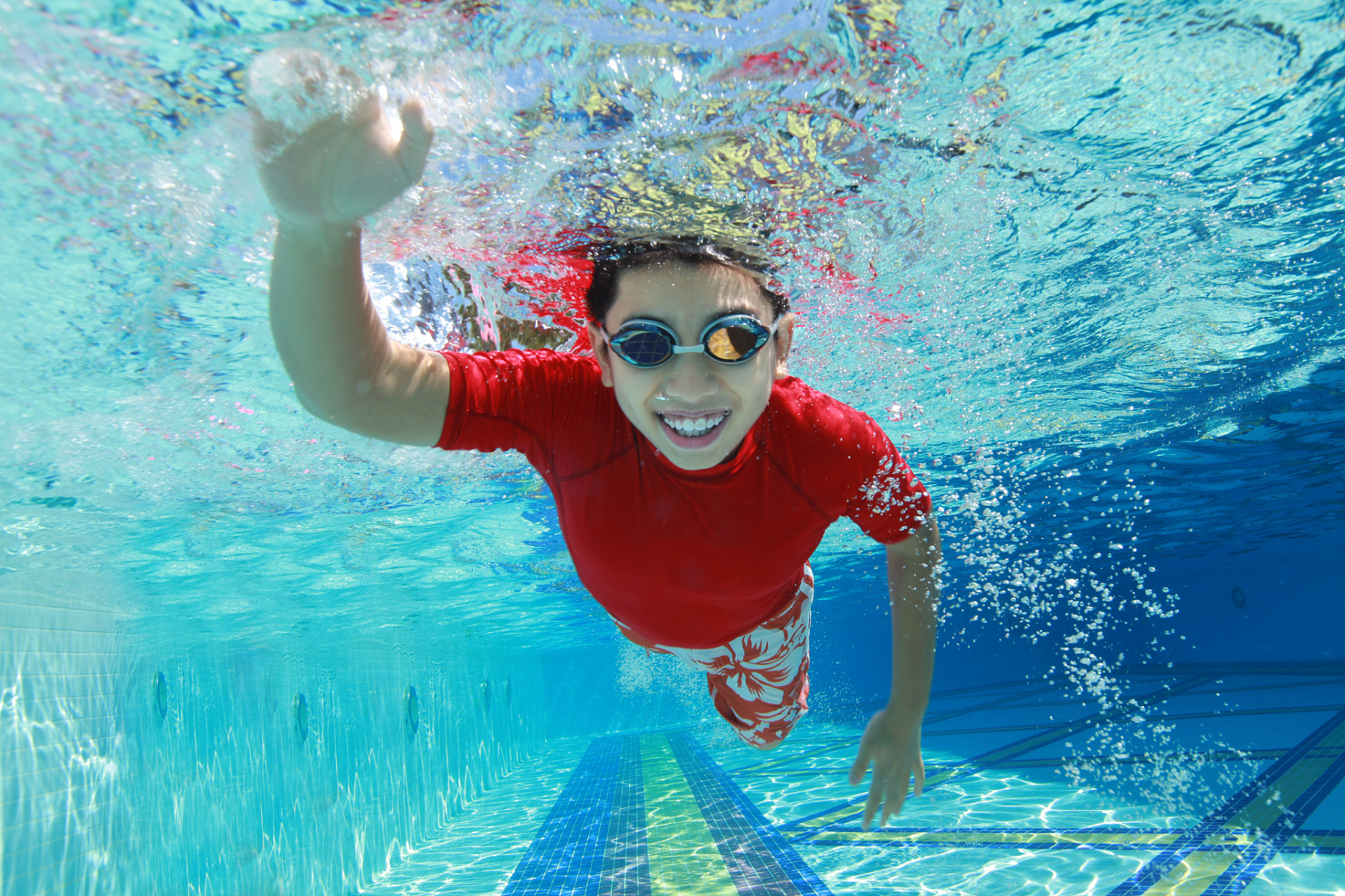 游泳,作为一种全身性的有氧运动,其对人体健康的益处不言而喻.