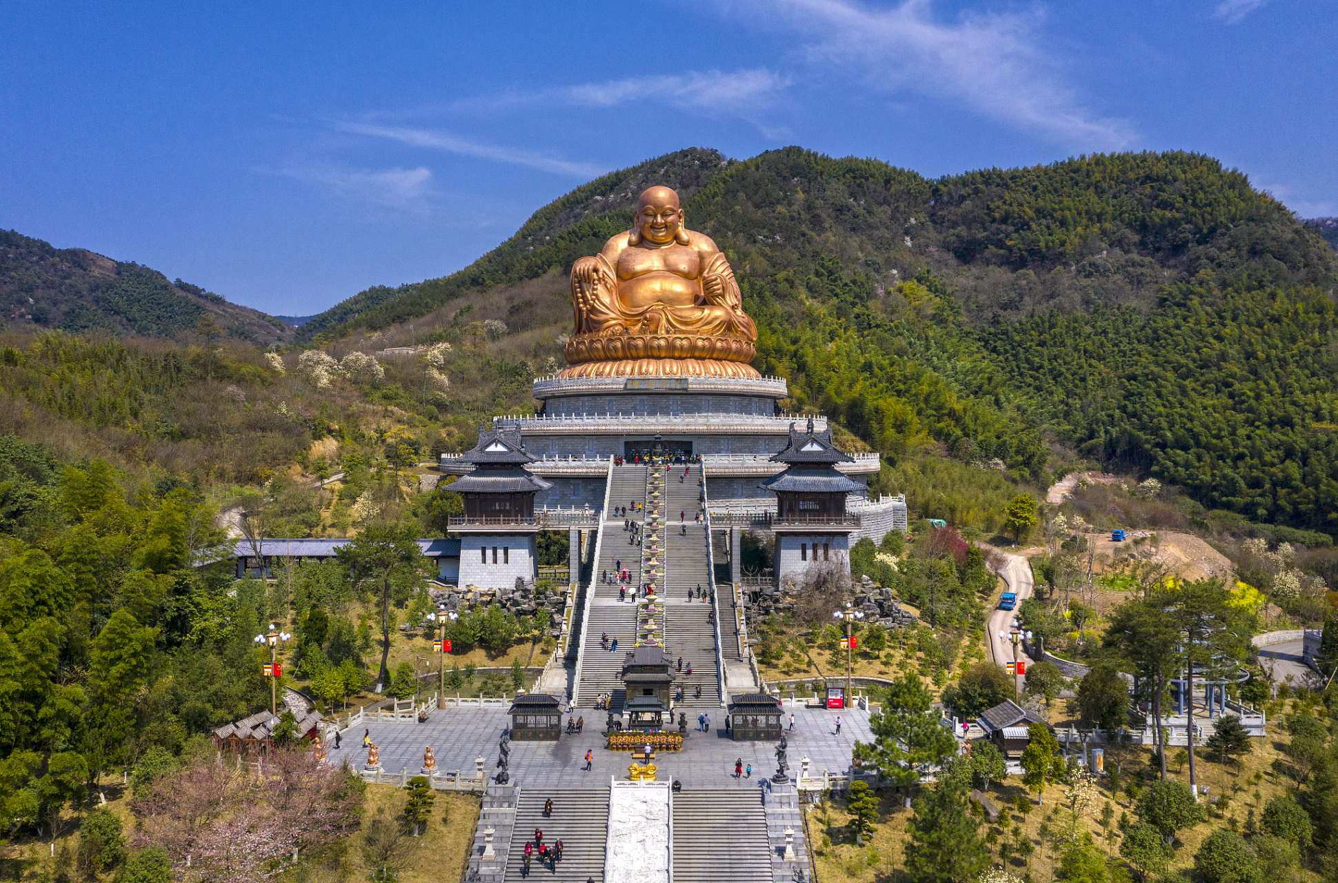 也不一定来过这里,,这就是位于浙江宁波奉化的雪窦山,有"海上蓬莱,陆