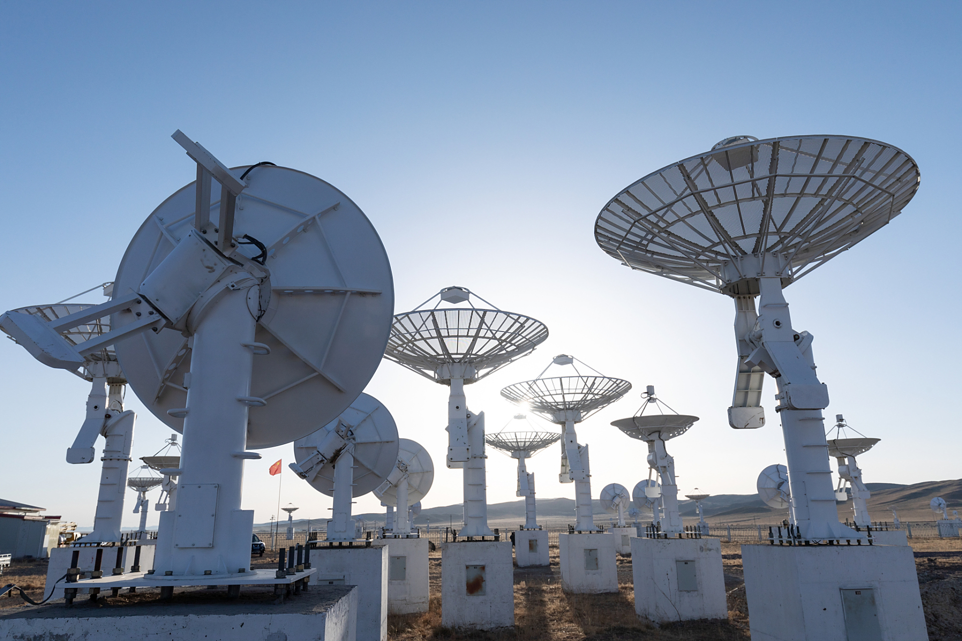 荷兰国防部宣布购买51台移动无人机探测雷达,并打算将其转移到乌克兰.