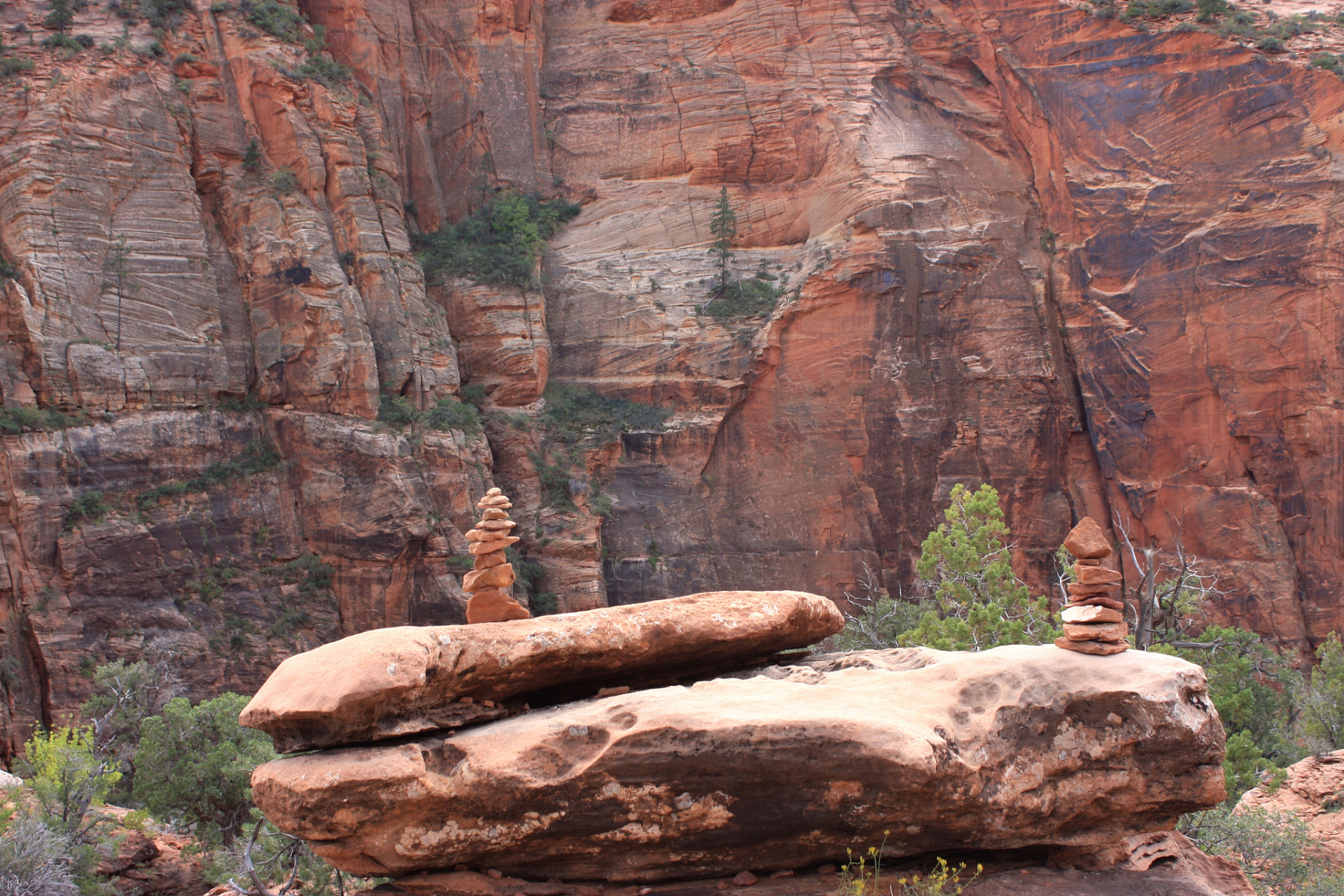 河南郑州新密市有个超级震撼的地方叫红石林景区,这可是一处集自然