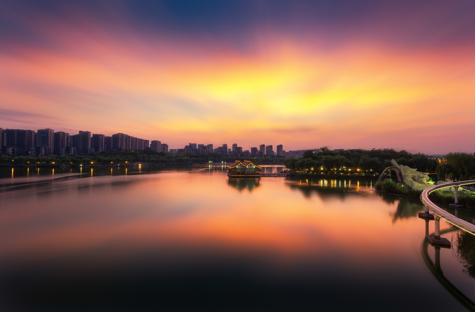 仲夏消暑季#南湖,浙江三大名湖之一,得名于位于嘉兴城南.