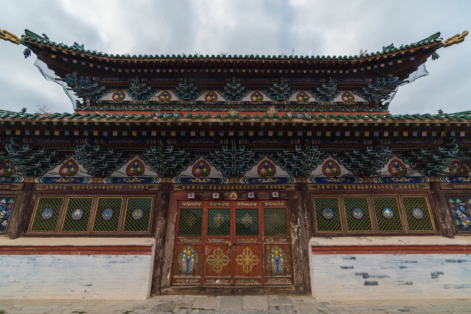 坐落于青海省互助县的佑宁寺,历史悠久.