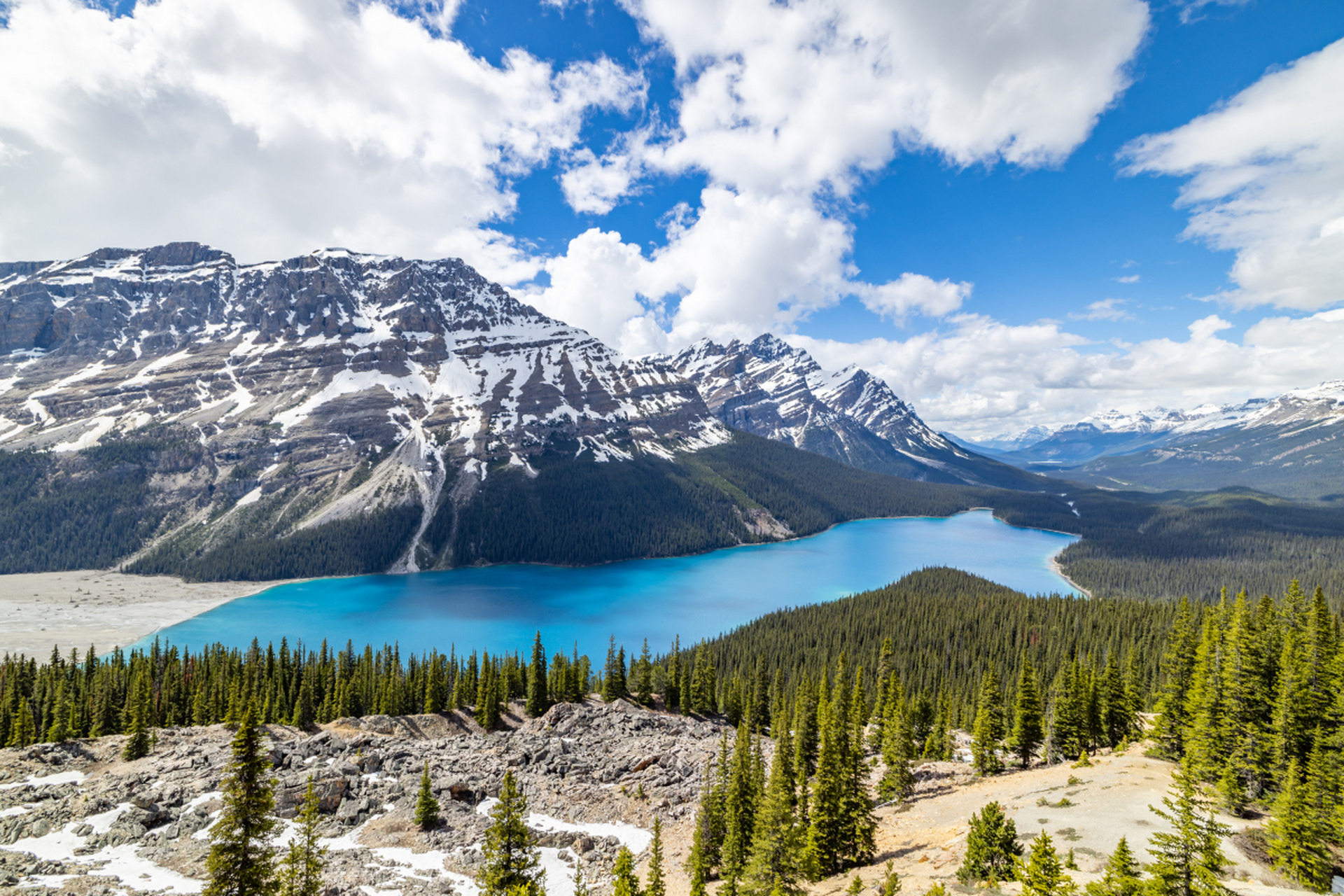 是美洲科迪勒拉山系在北美的主干,由许多小山脉组成,被称为北美洲的"