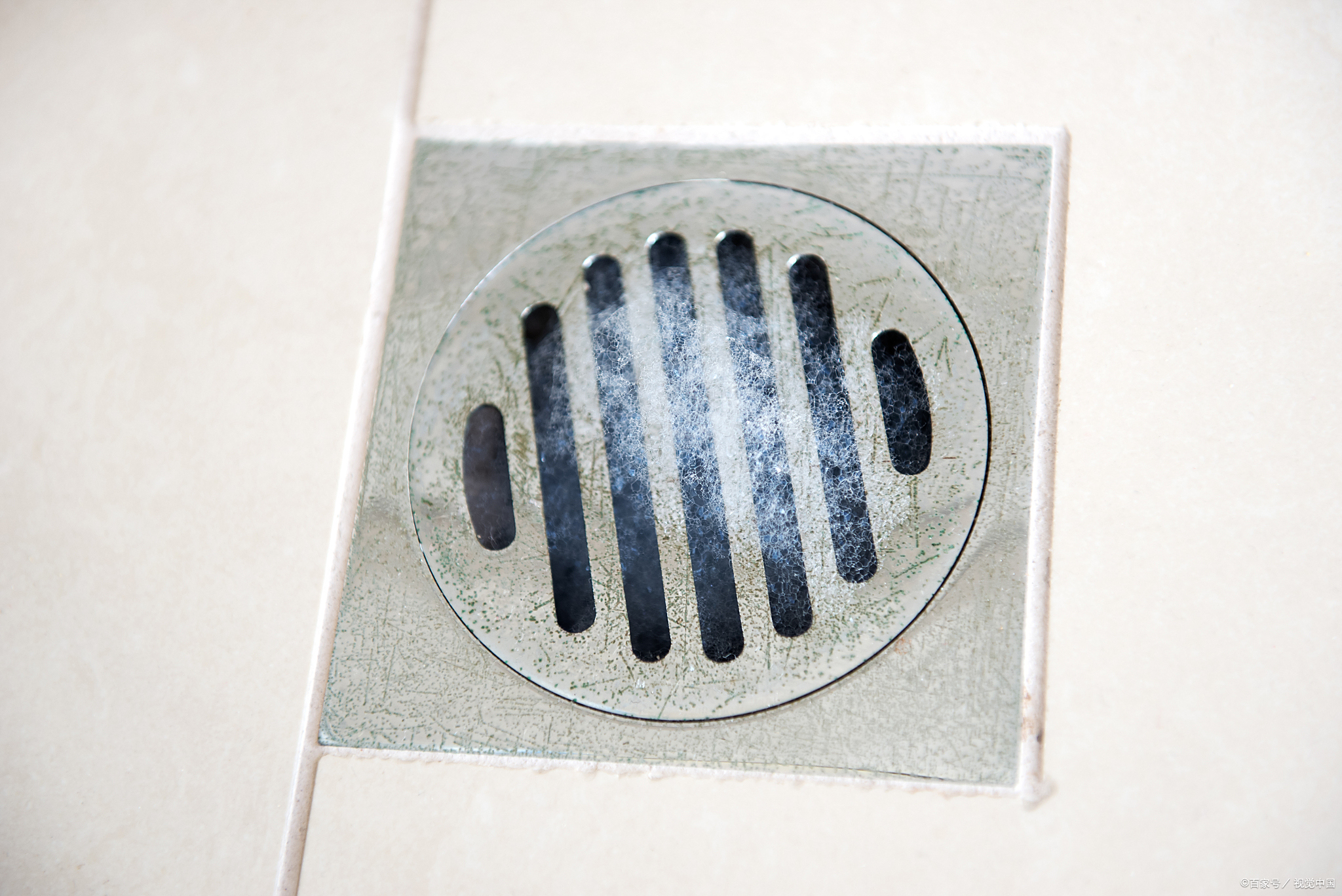 其地漏采用t型设计,能有效防止下水道异味上返,防臭效果显著