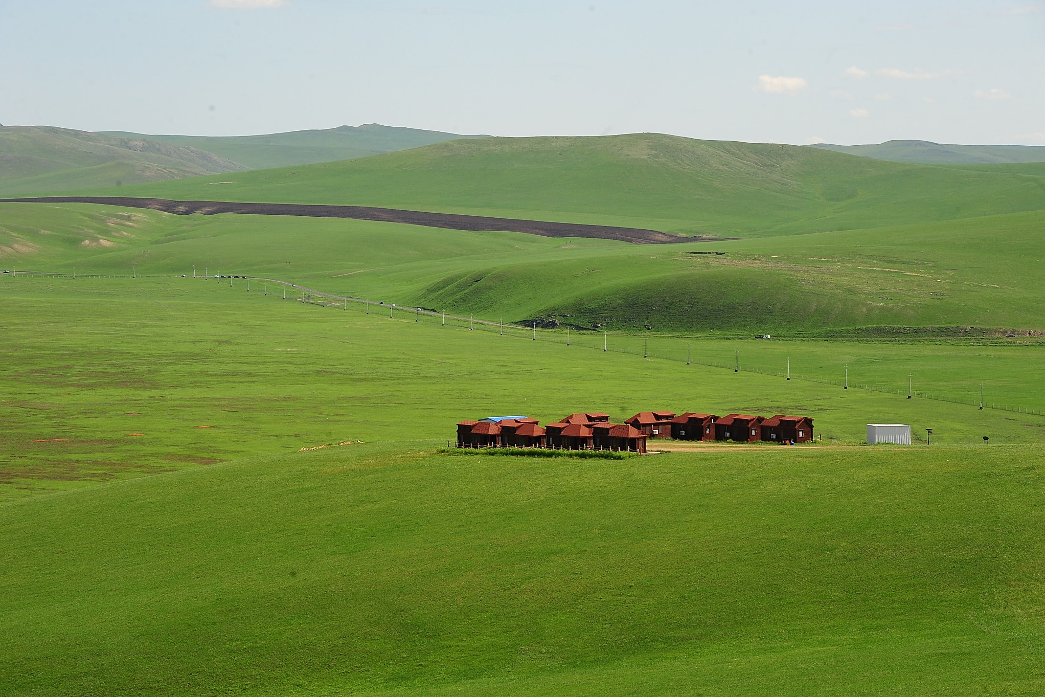 苏泊罕大草原位于中国内蒙古自治区,是中国最大的草原之一