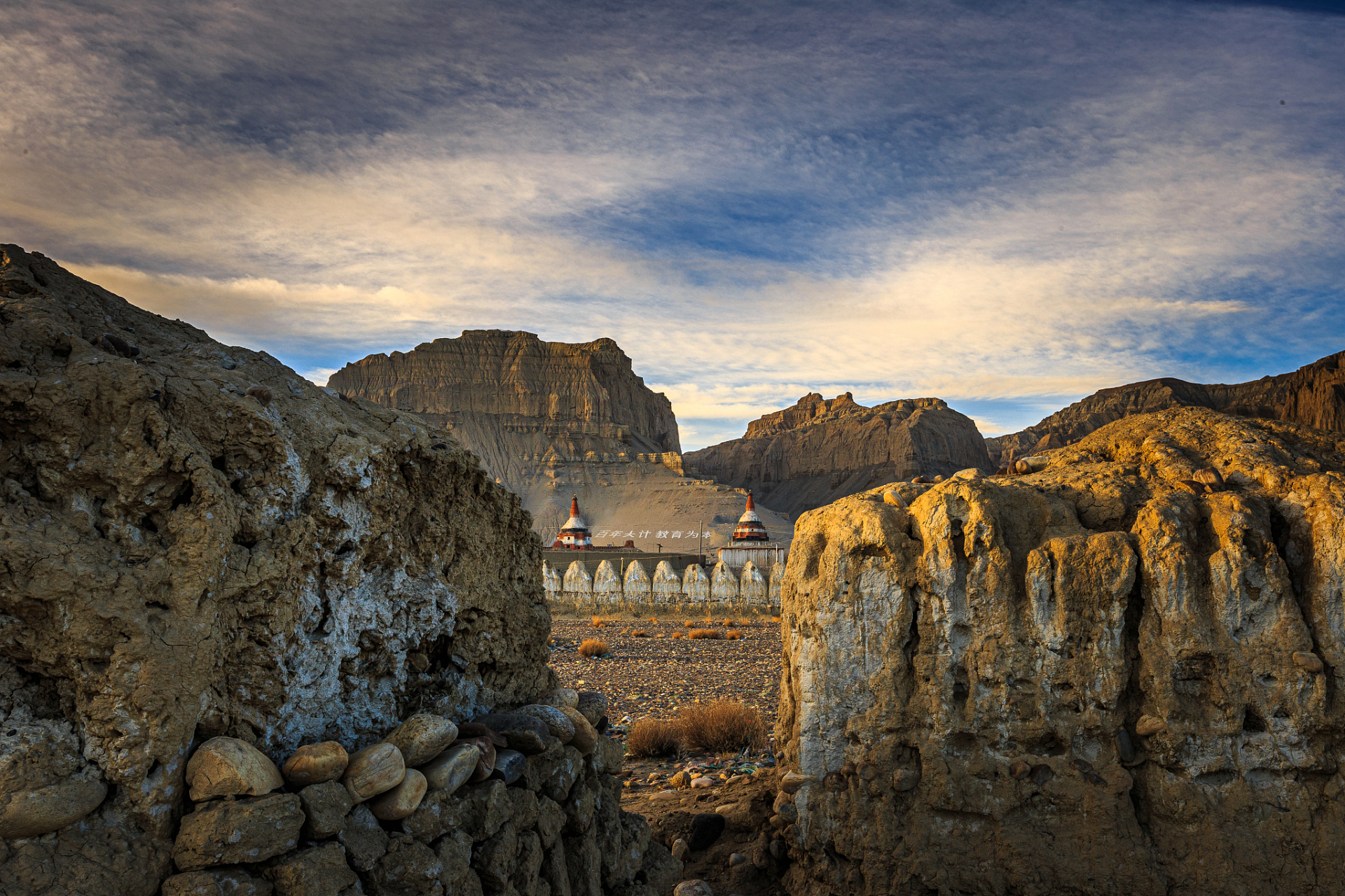 托林寺位于阿里扎达县,是由古格王益西沃在11世纪初修建而成.