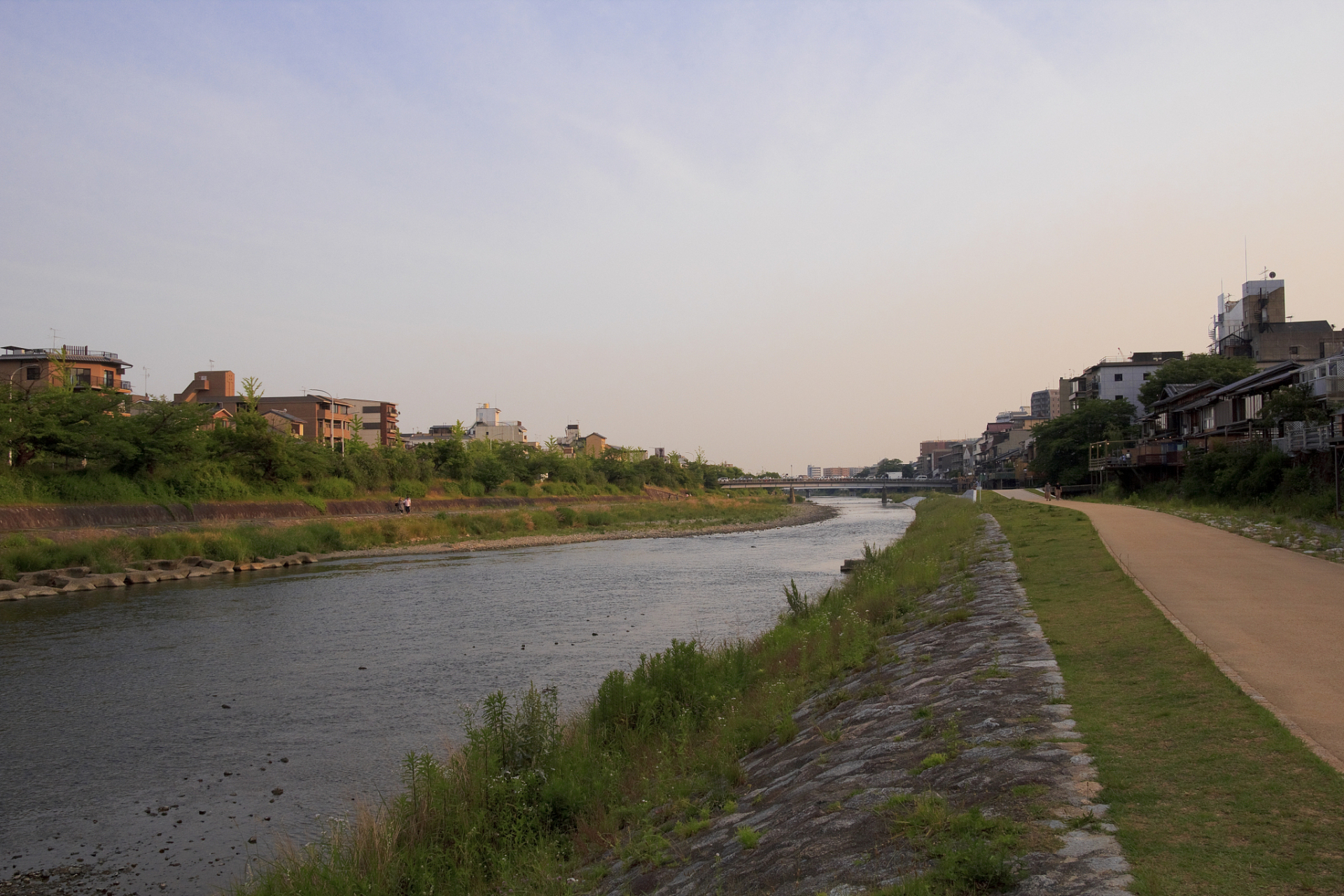 在温江这座因水而生的城市,"不舍昼夜"流淌的金马河,江安河,弹奏着最