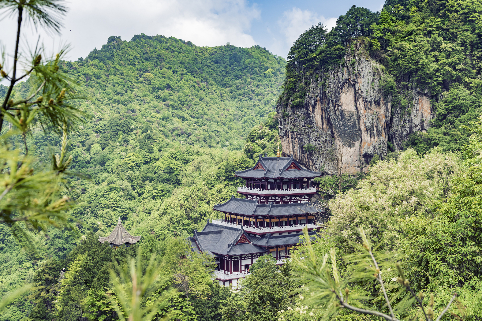 拒绝不了的长安绝绝子# 安康有很多著名的旅游景点,包括瀛湖风景区