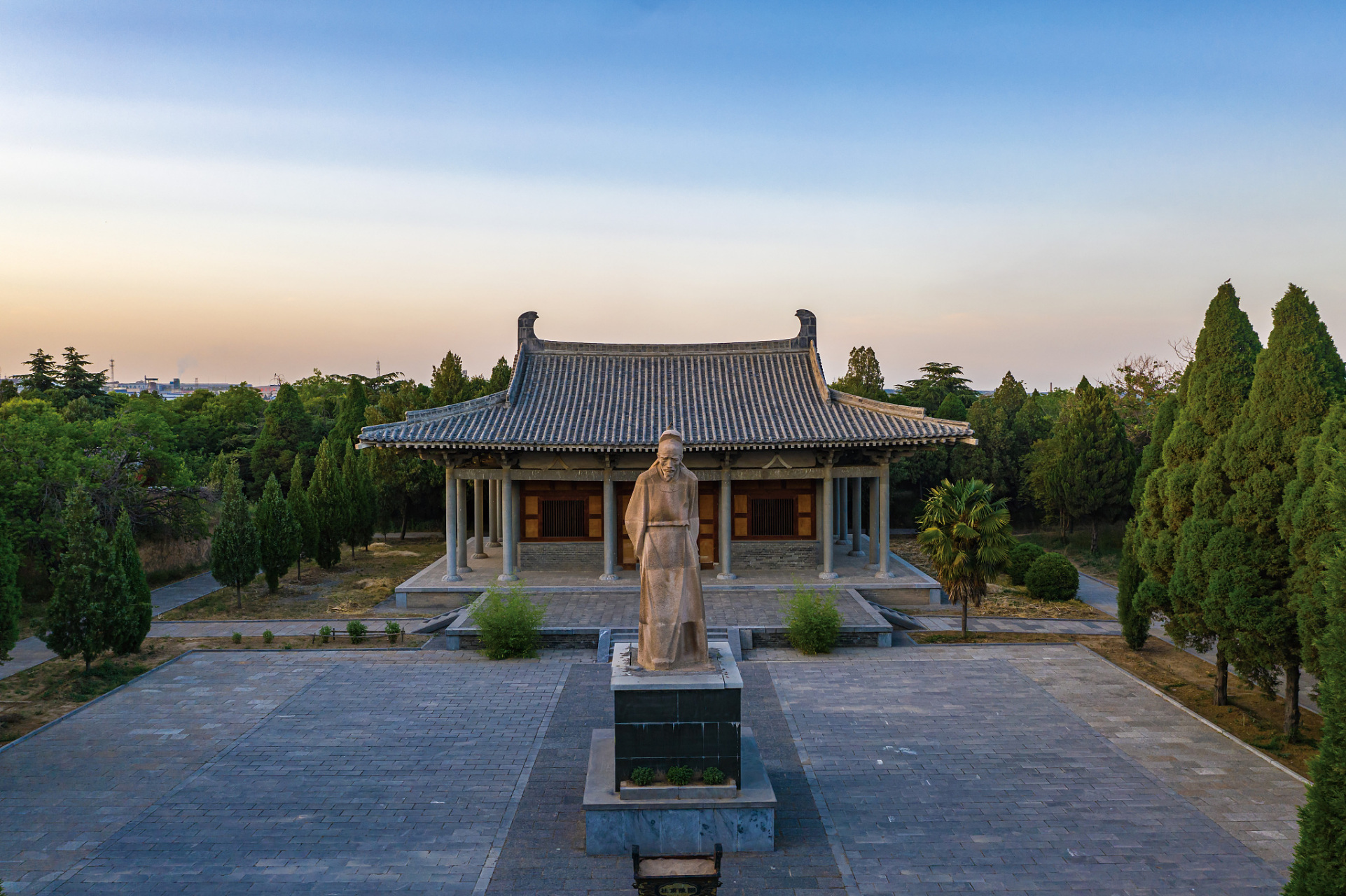巩义杜甫故里,国家aaaa级旅游景区,集历史,文化与自然景观于一体.