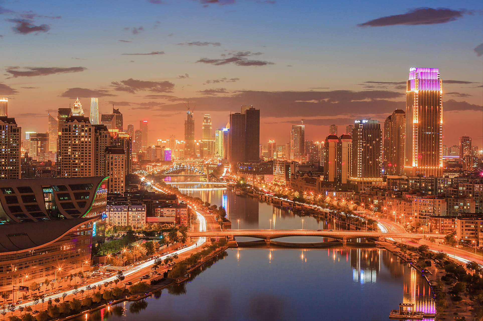 以下是您不容错过的秦皇岛最美夜景:  11566 秦皇岛夜游船:在