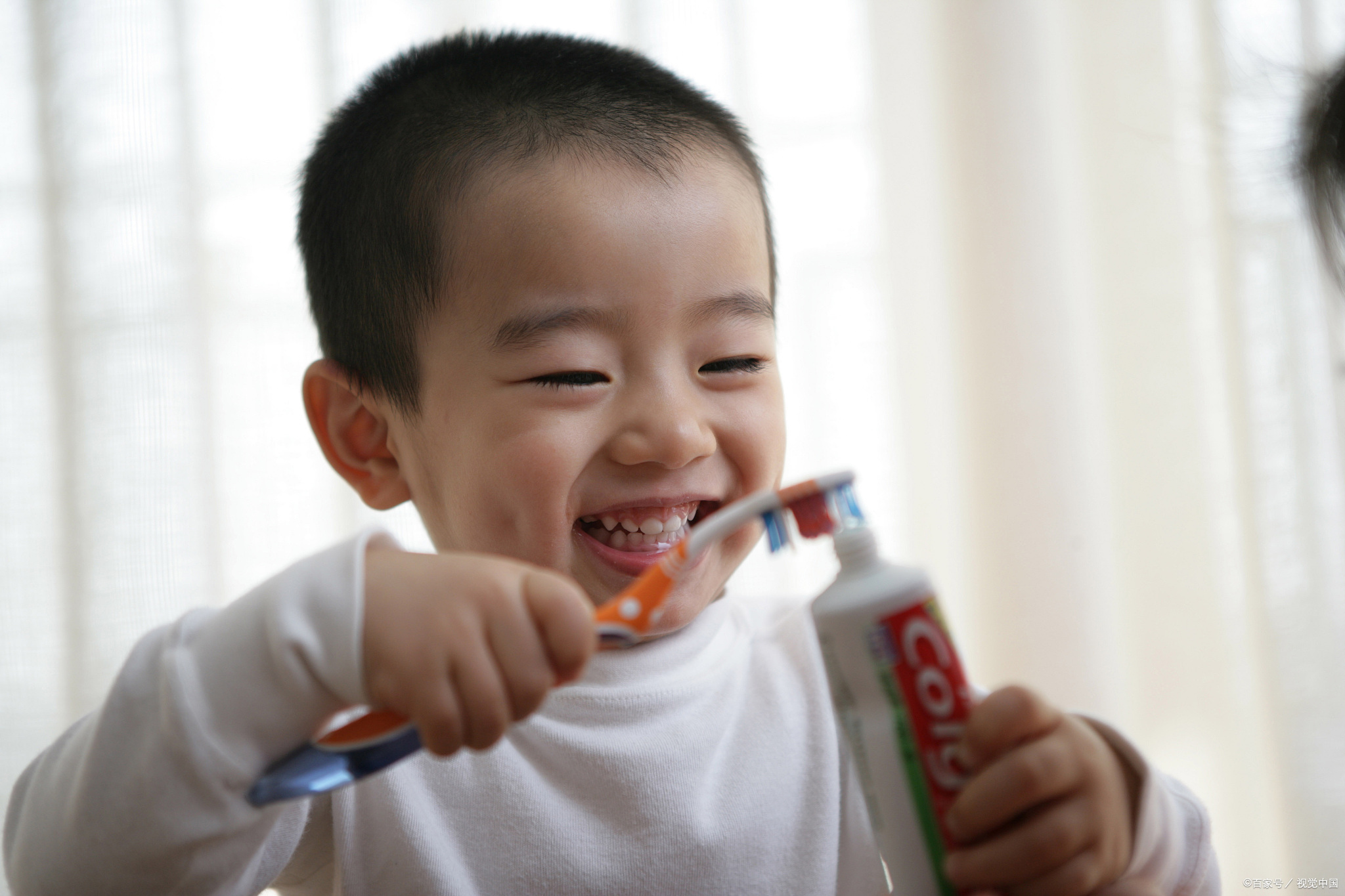 什么时候开始给宝宝用牙刷刷牙 90%家长都错了 _八宝网