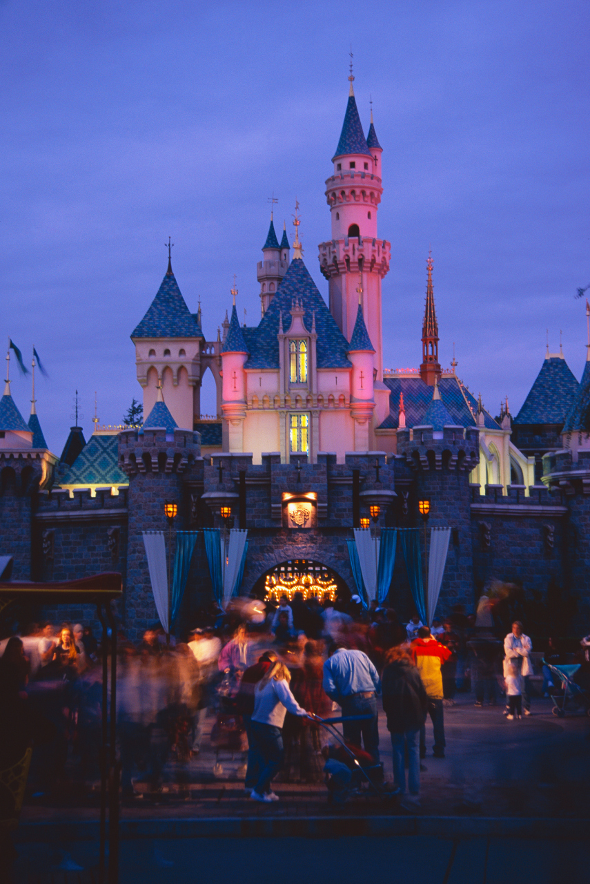 奥兰多迪士尼世界位于美国佛罗里达州奥兰多市郊,1971年开业迎接客人