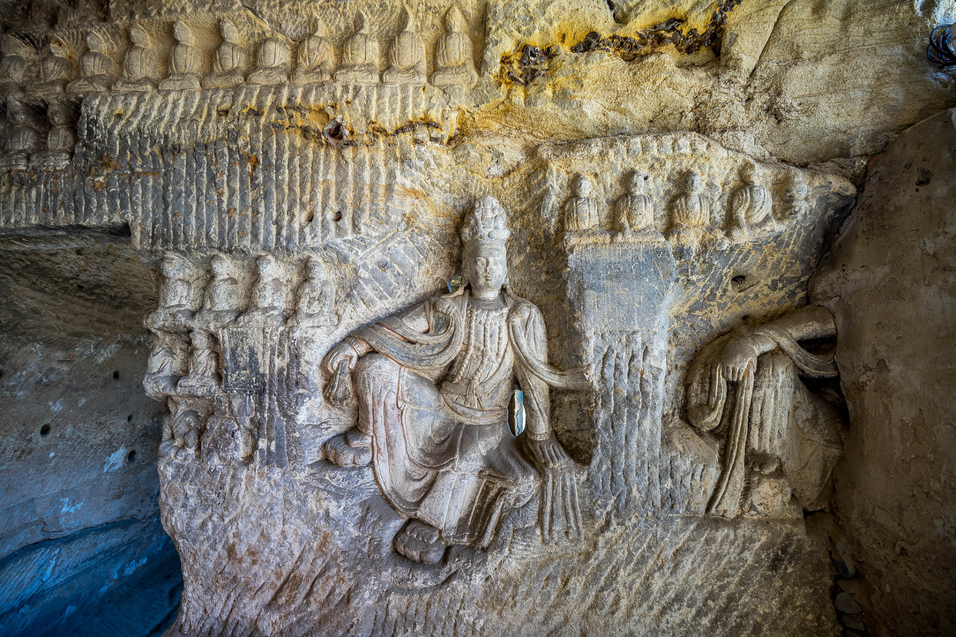 郑州周末去哪玩# 龙门石窟石雕工艺精湛,雕刻技艺高超.