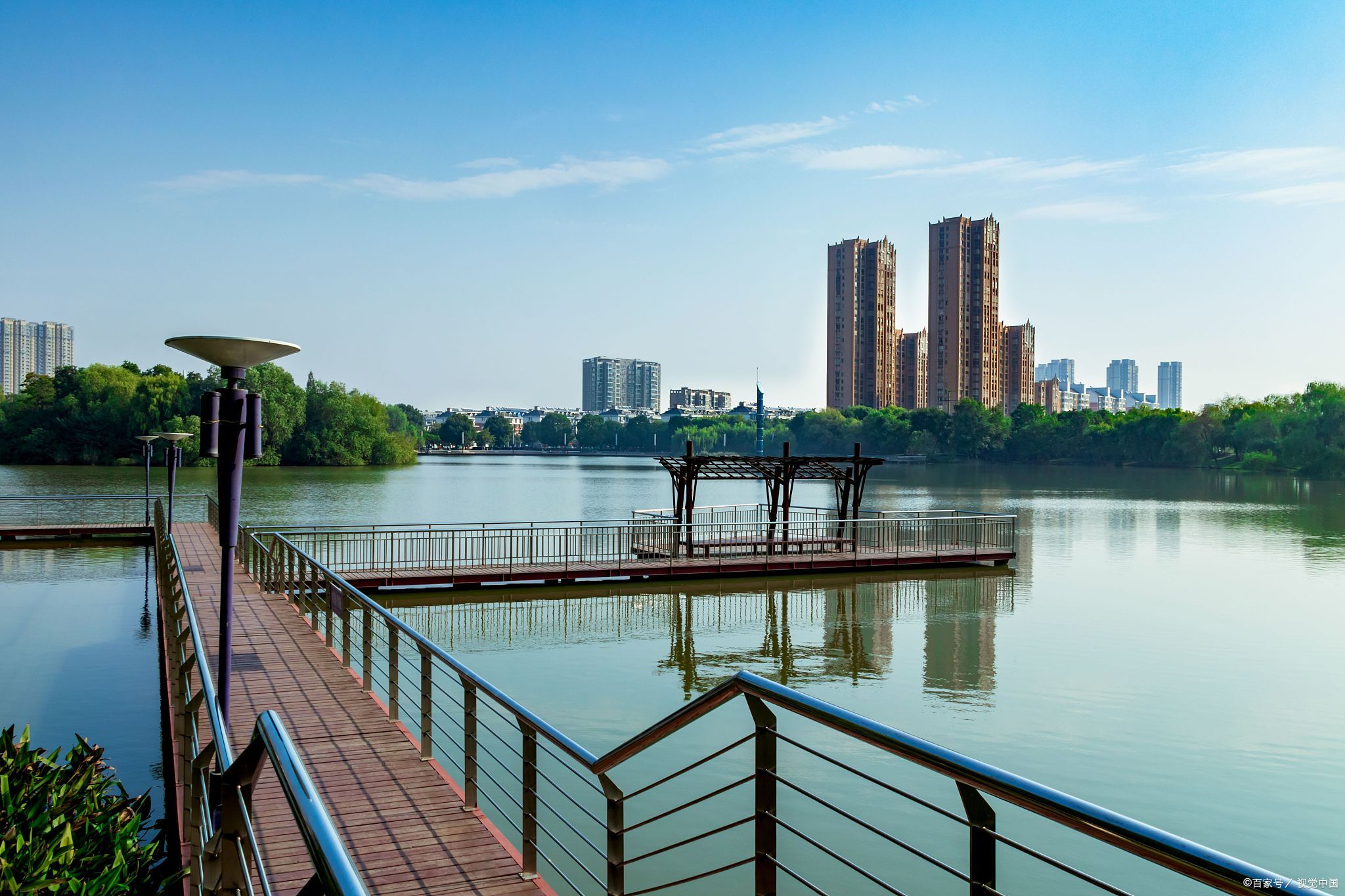 中央公园是江西赣州最大的公园,拥有美丽的景色和丰富的休闲设施