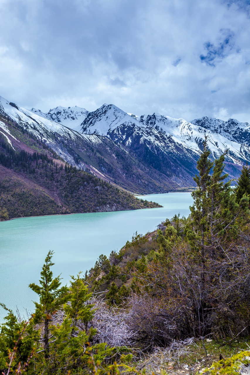奇遇那拉提#那拉提雪岭湖位于新疆天山南麓,是一个高山峡谷型的冰川