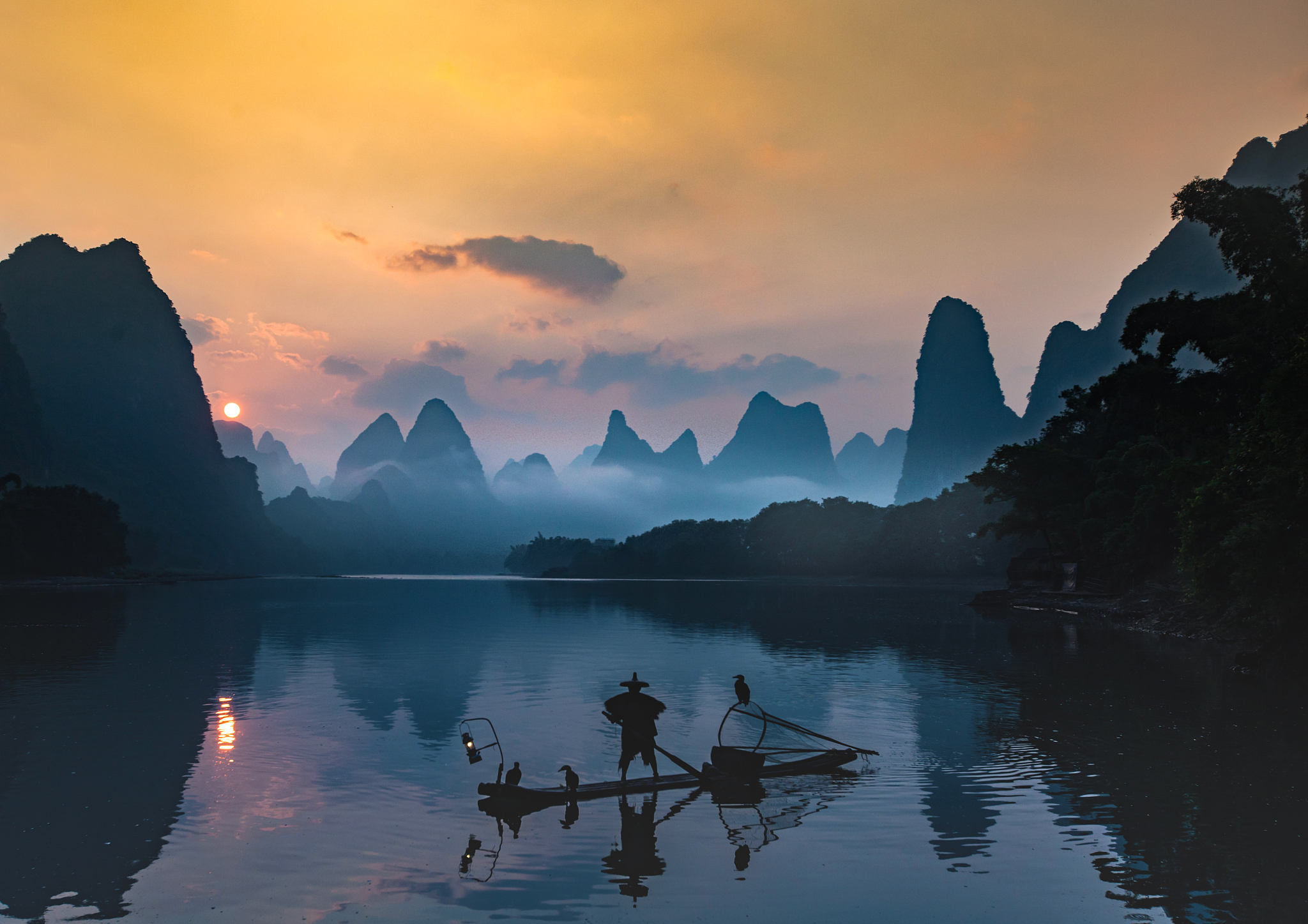 桂林山水,泛舟漓江,感受画卷般的美景