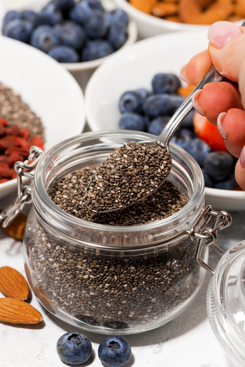 奇亚籽:有益健康的超级食物  奇亚籽是来自西班牙鼠尾草的微小黑色