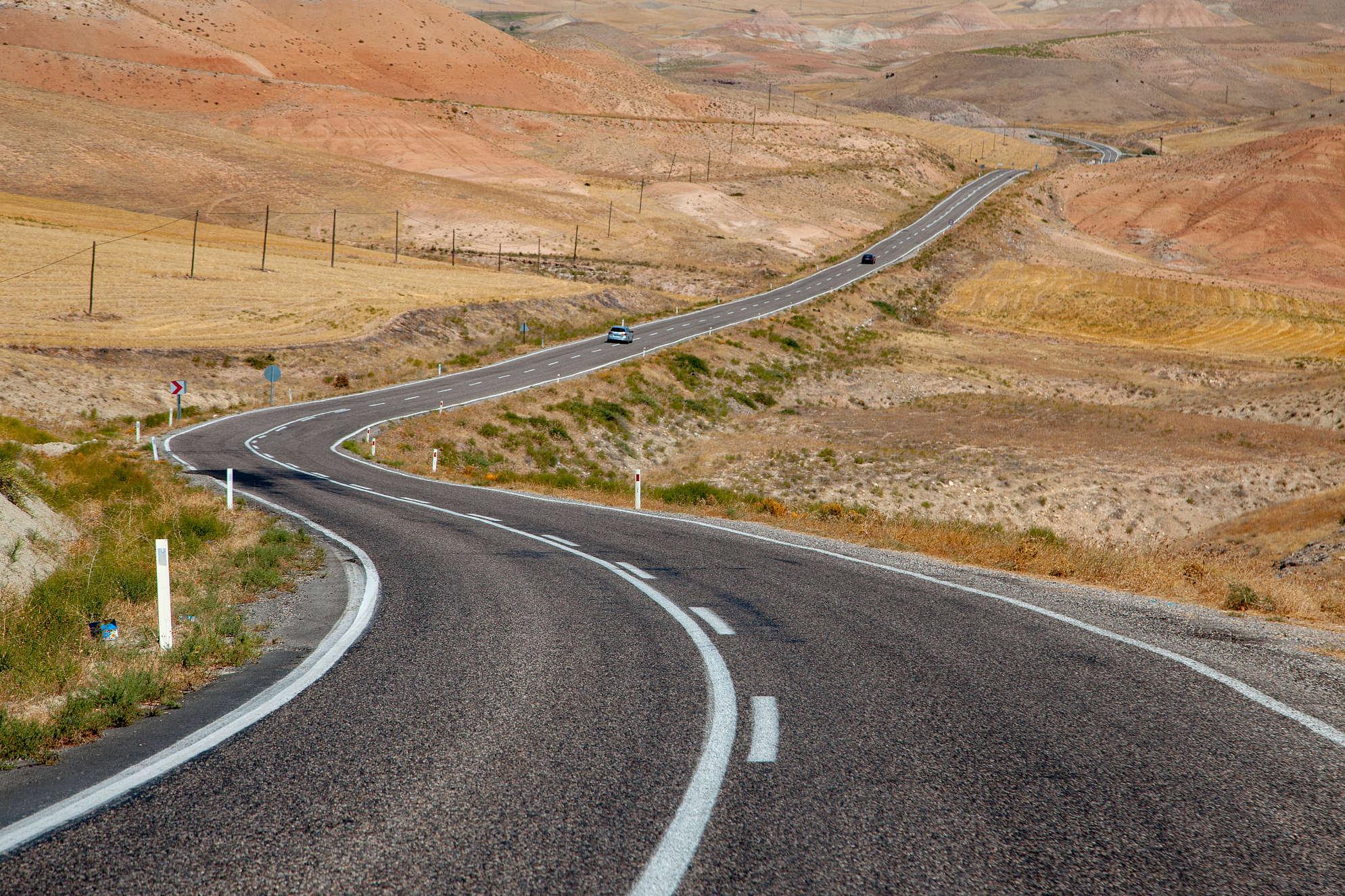 文章指出文明社会中人与人距离越来越远,内心冲突多