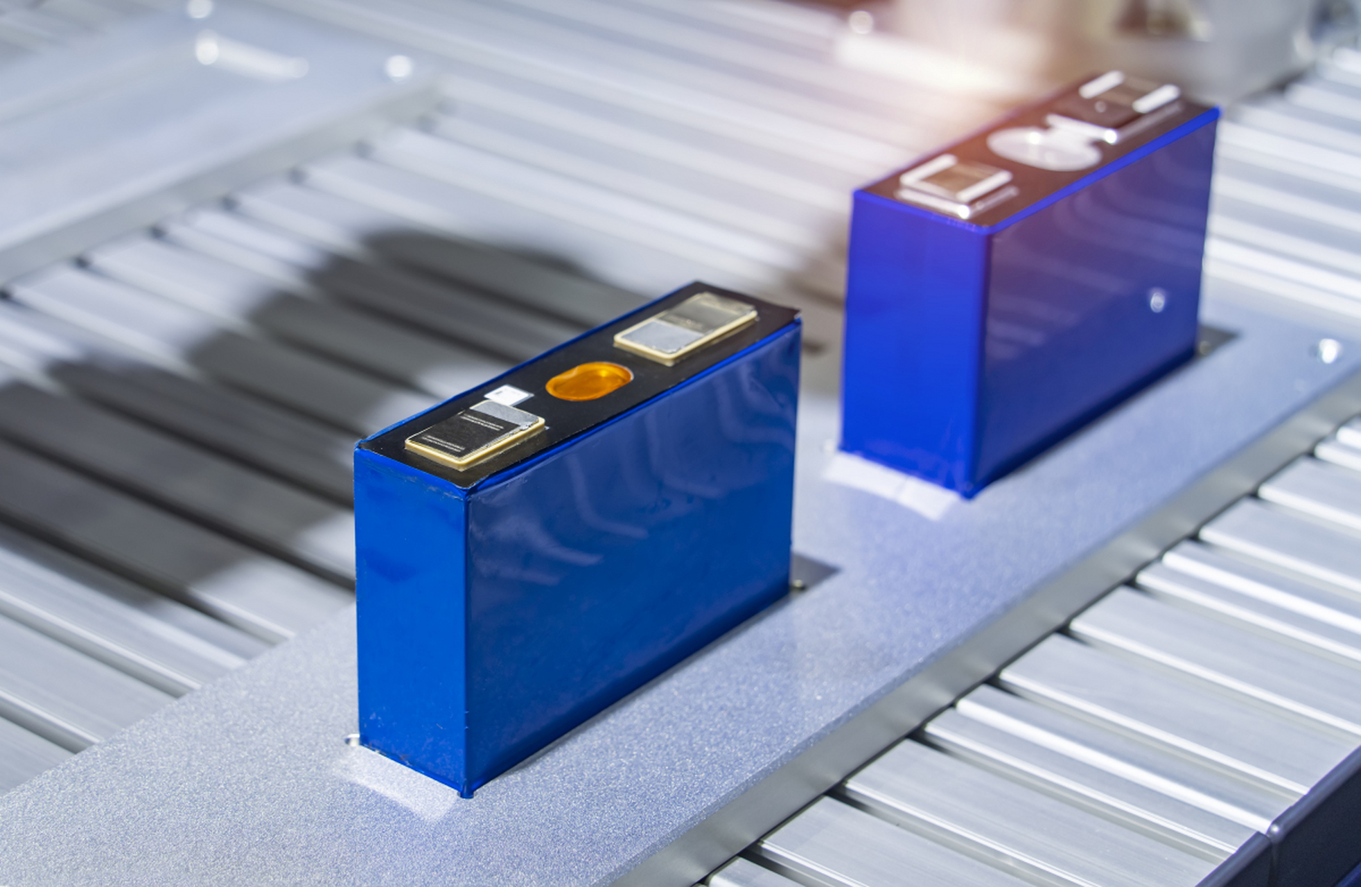 全球第一条高能量密度固态电池产线在浙江量产问世,电芯每公斤可以