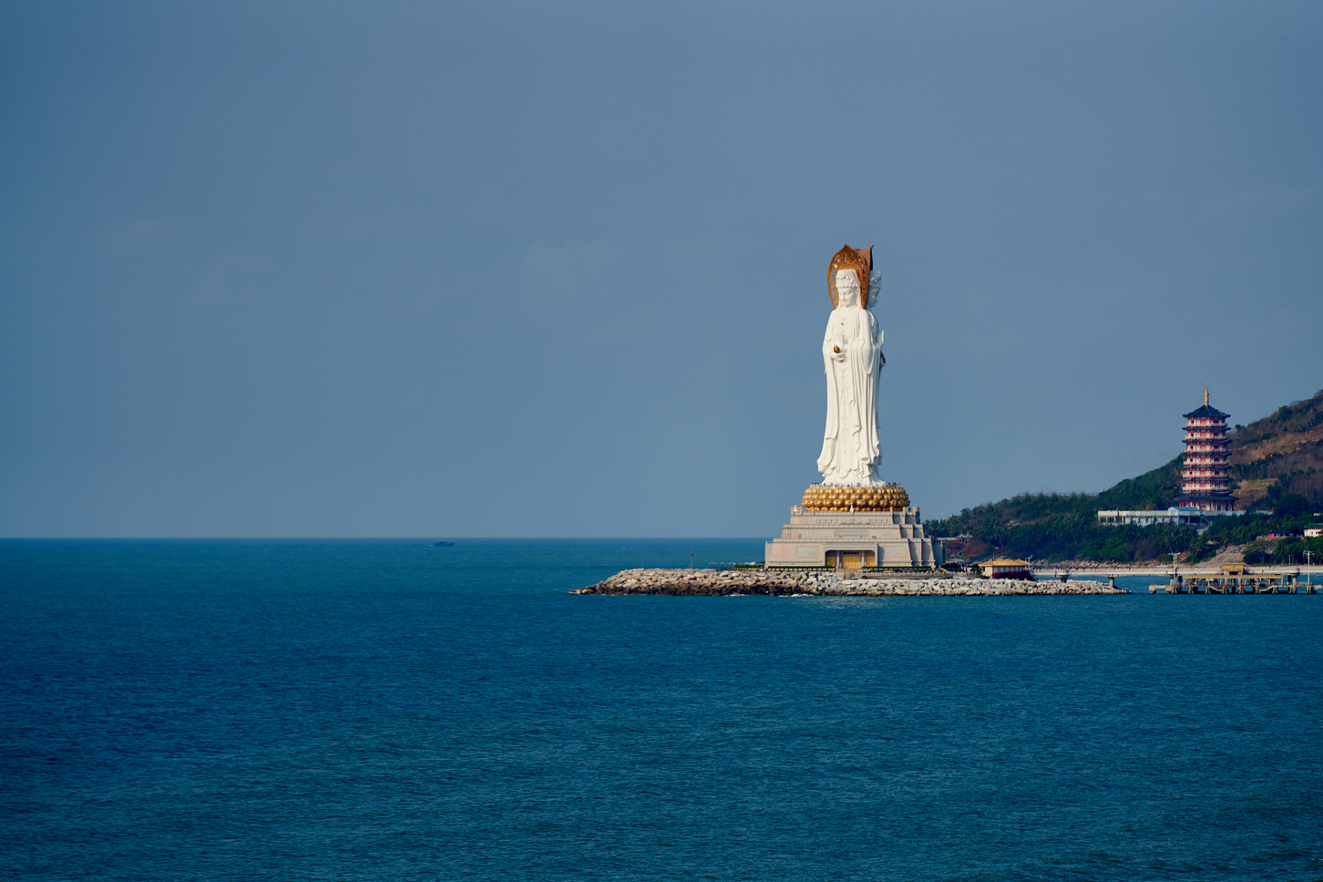 95到了三亚旅行,怎能错过南山寺呢?