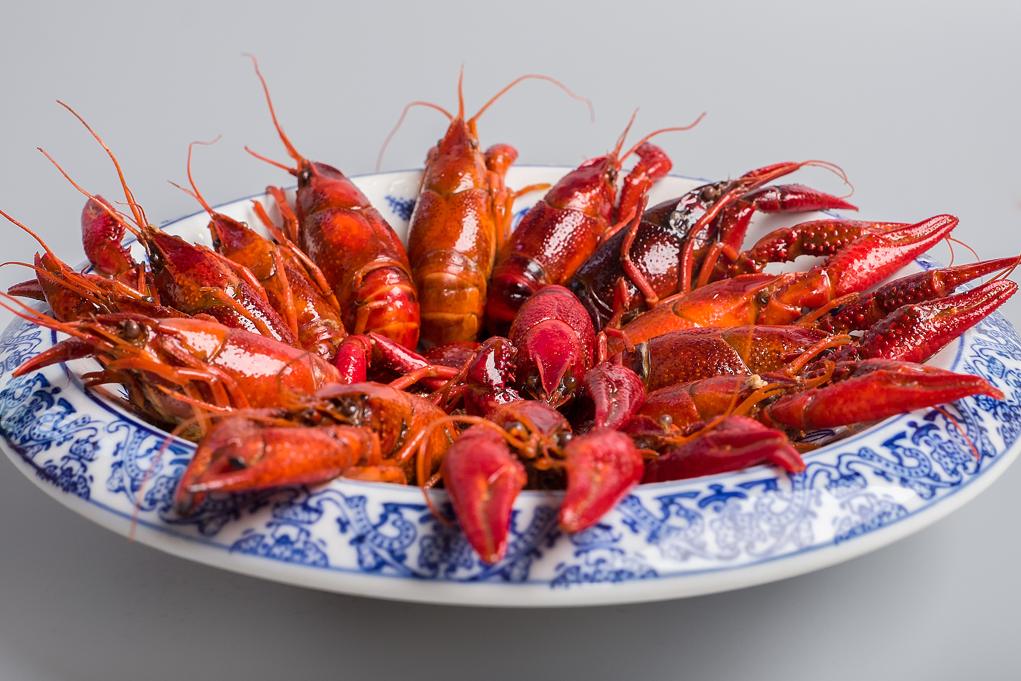 小龙虾鲜美,口感紧致,营养丰富,是夏日美食.