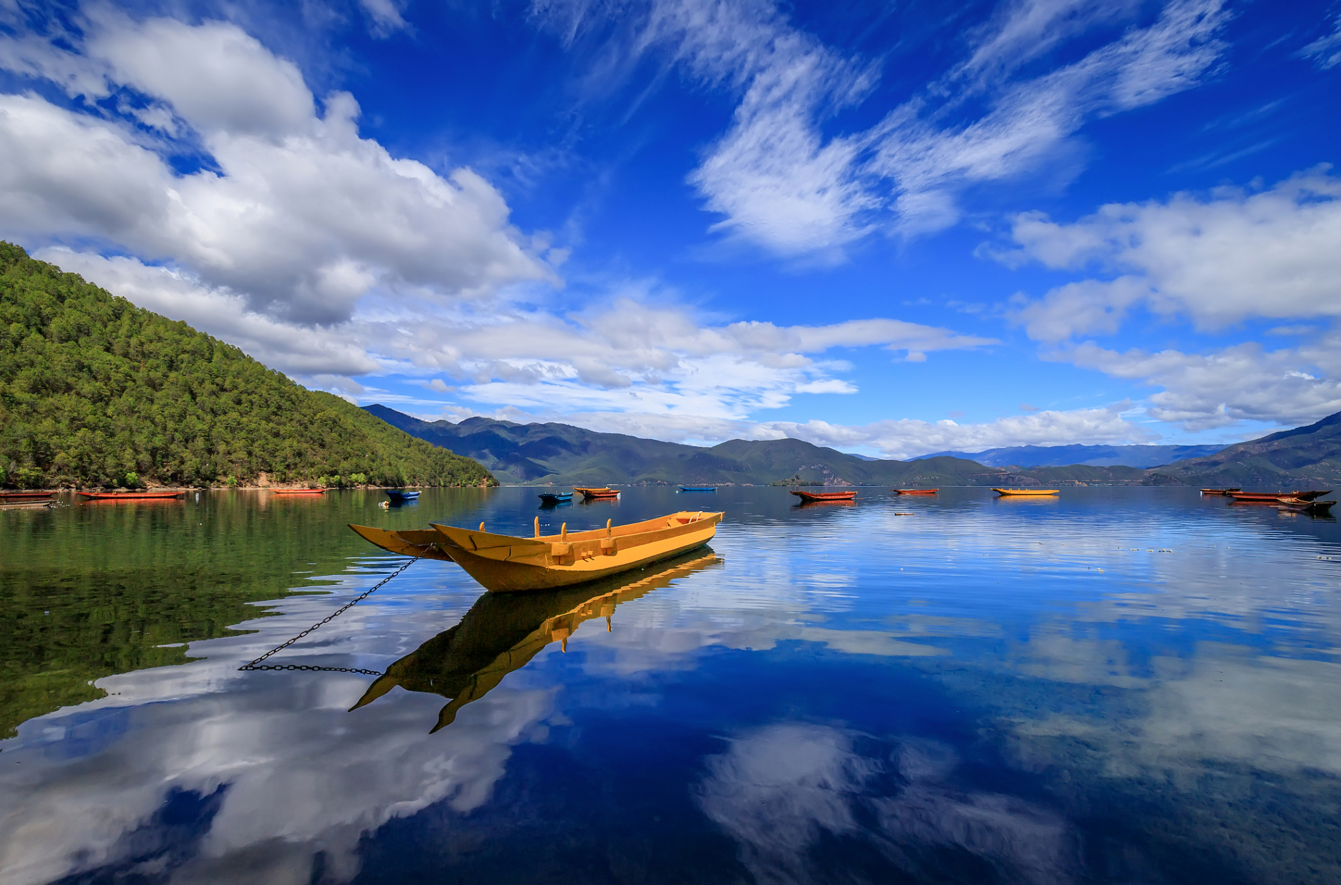 云南旅游胜地,拥有壮丽的自然风光和丰富的民族文化.