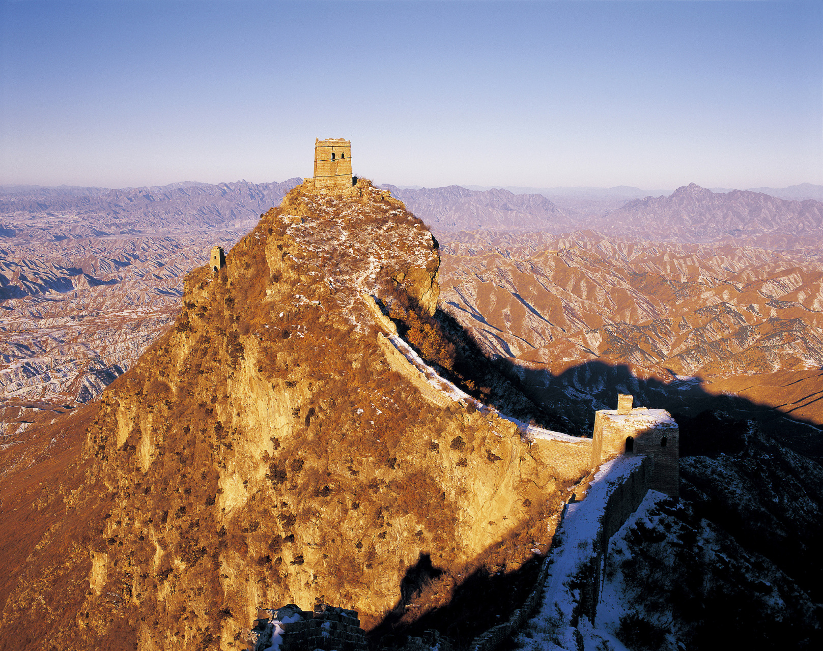 中国长城,位于北京市,是世界上最著名的旅游胜地之一.