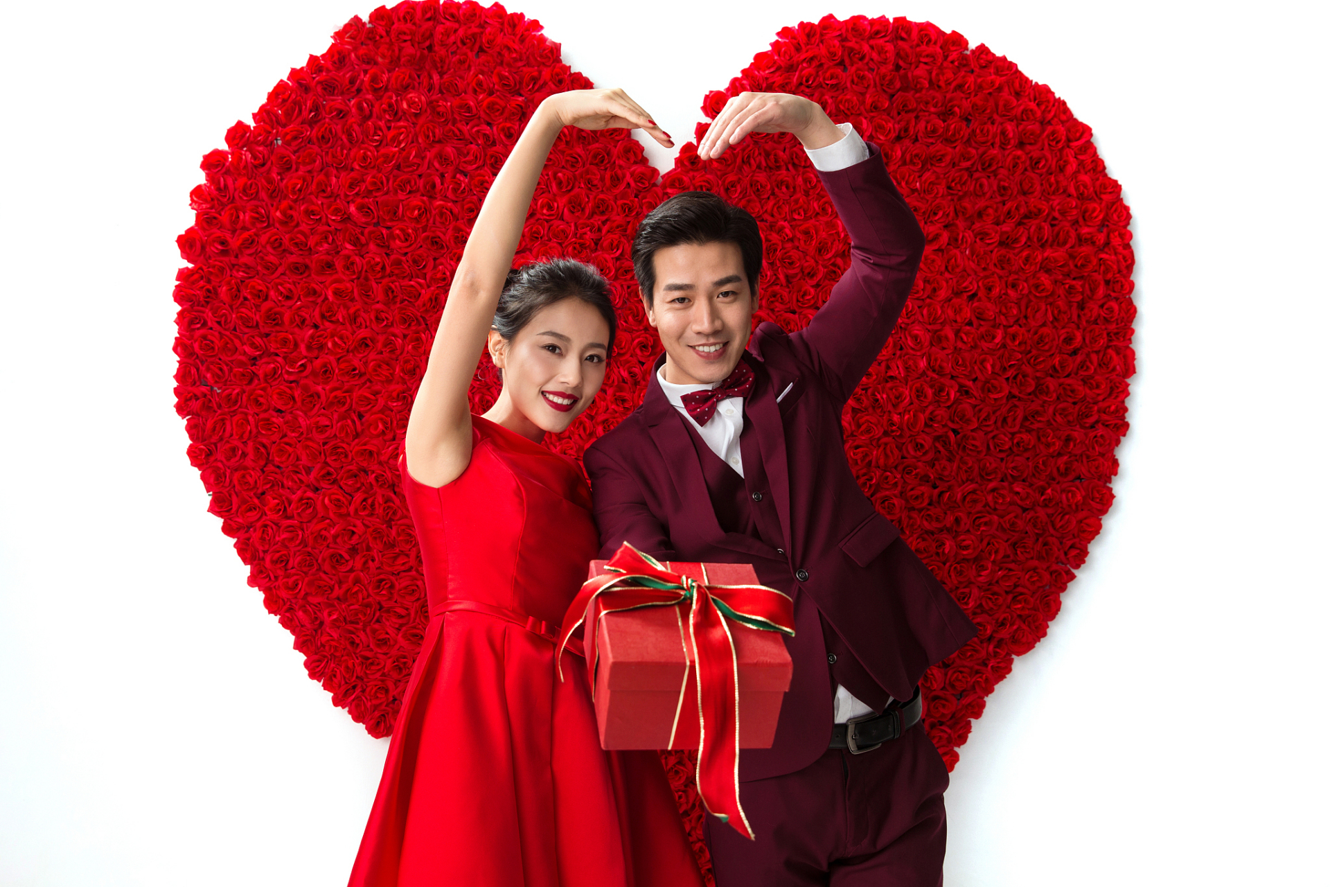 一张纸,一生的承诺 两颗心,一起的旅程 婚姻不是爱情的终点,是新生活
