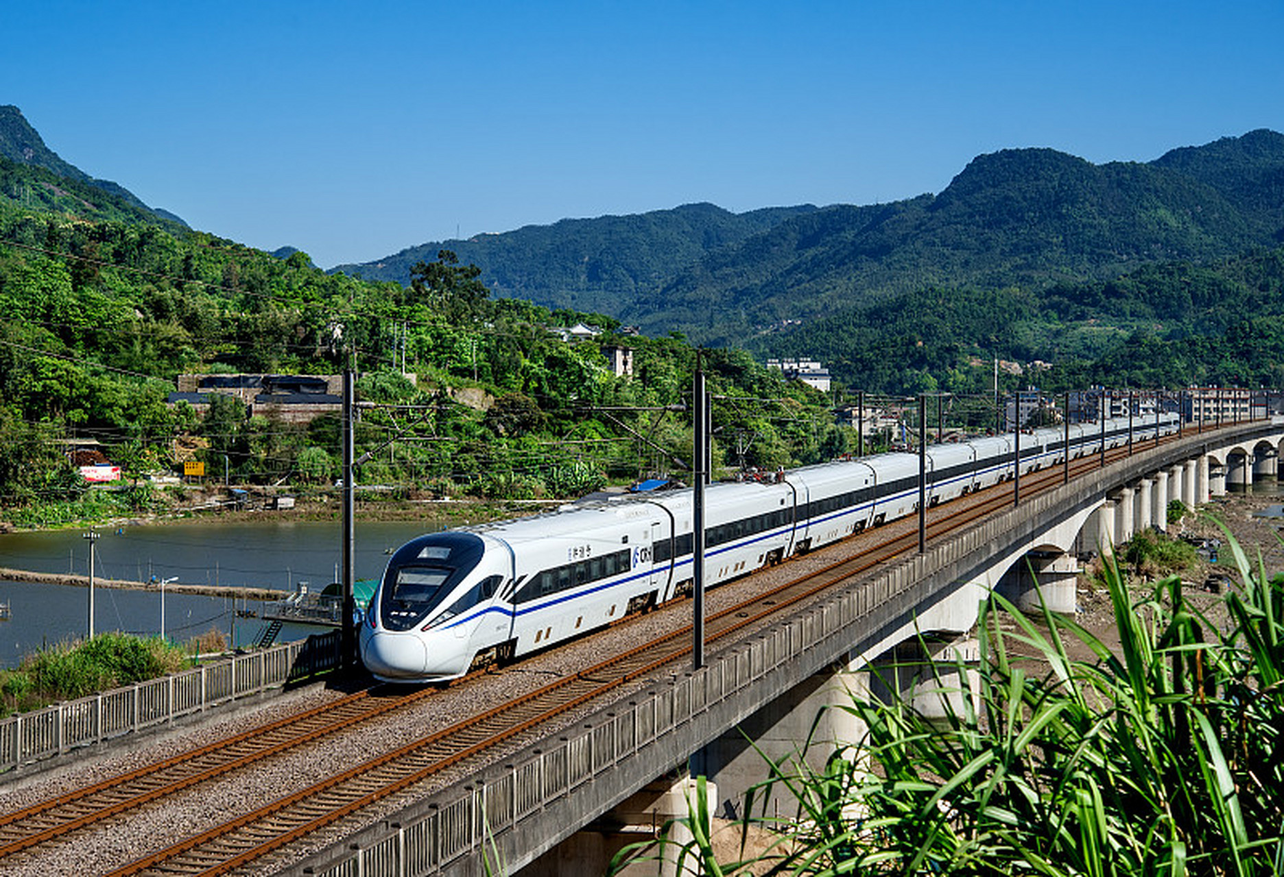 2017年9月30日福建人民期待的福厦高铁全面开工建设,2023年5月20日