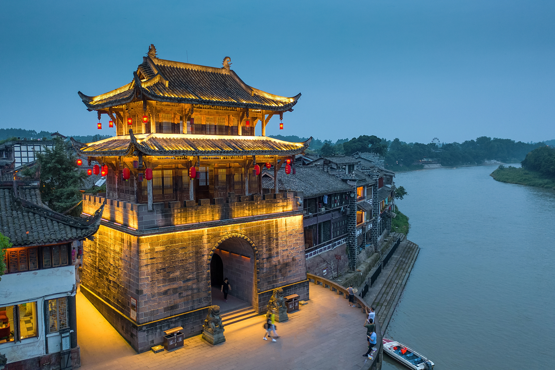 简阳古城,大英浴温泉和龙泉山城市森林公园等景点,品尝简阳羊肉汤和