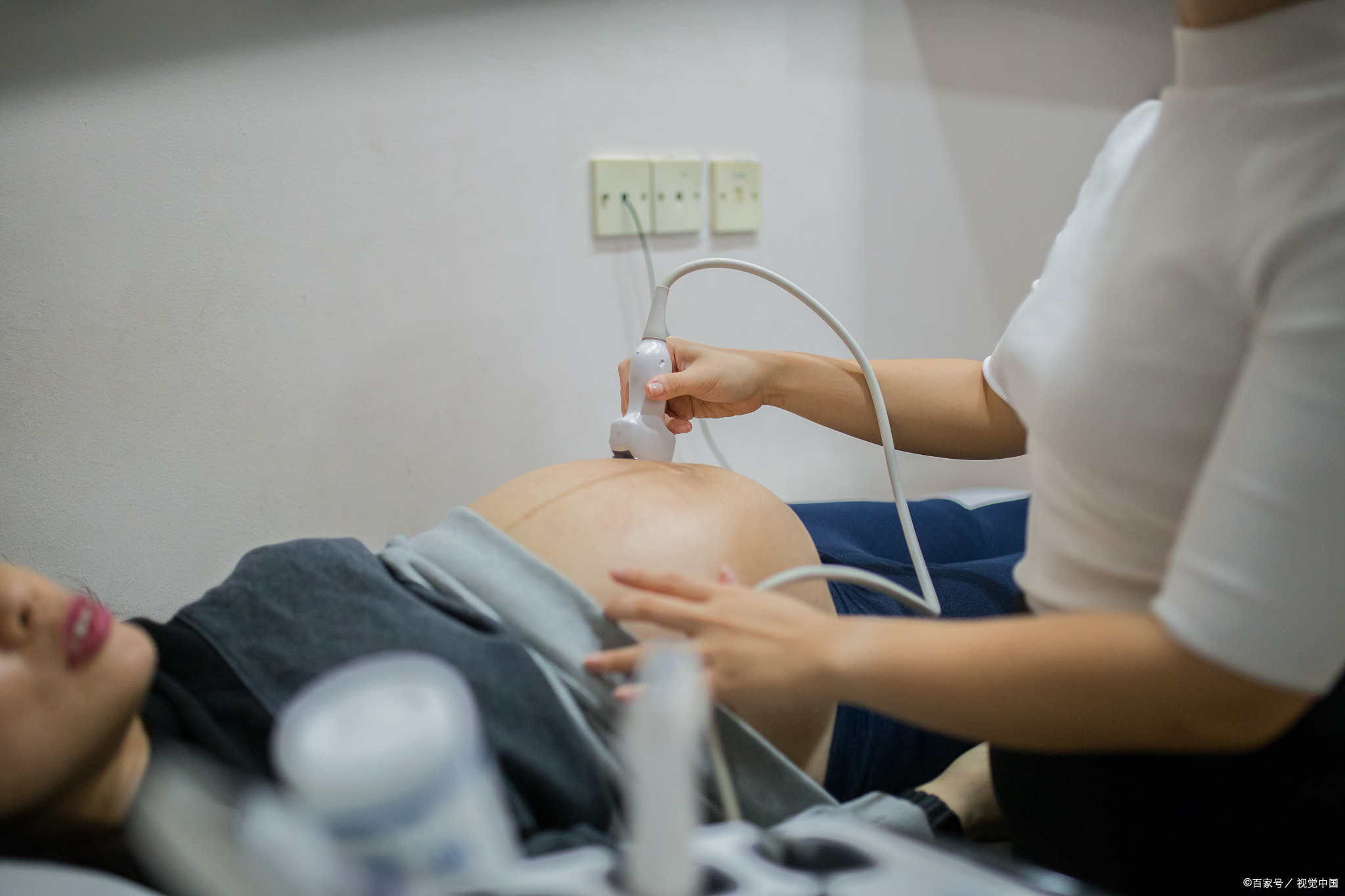 儿媳生完孩子后,儿子处处嫌弃儿媳,没想到婆婆发现后竟然这样做