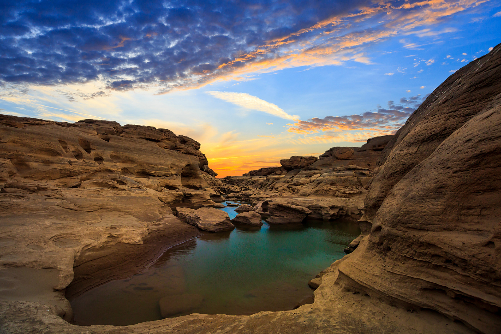 奇遇那拉提#那拉提海上魔鬼城位于新疆伊犁哈萨克自治州塔城地区,是